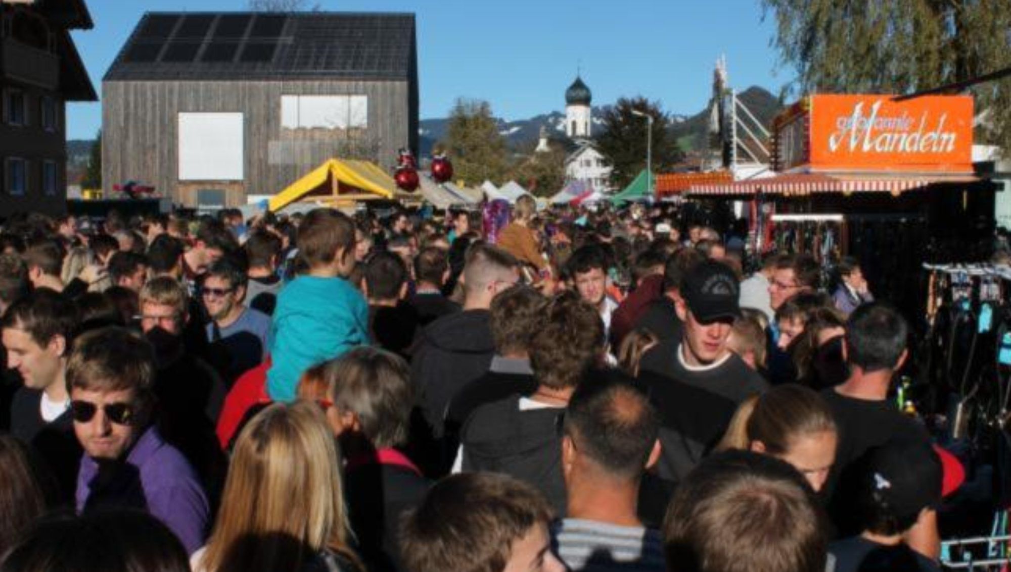Tausende Besucher werden am Nationalfeiertag wieder aus nah und fern auf den Andelsbucher Goaßamat pilgern. PETER STRAUSS