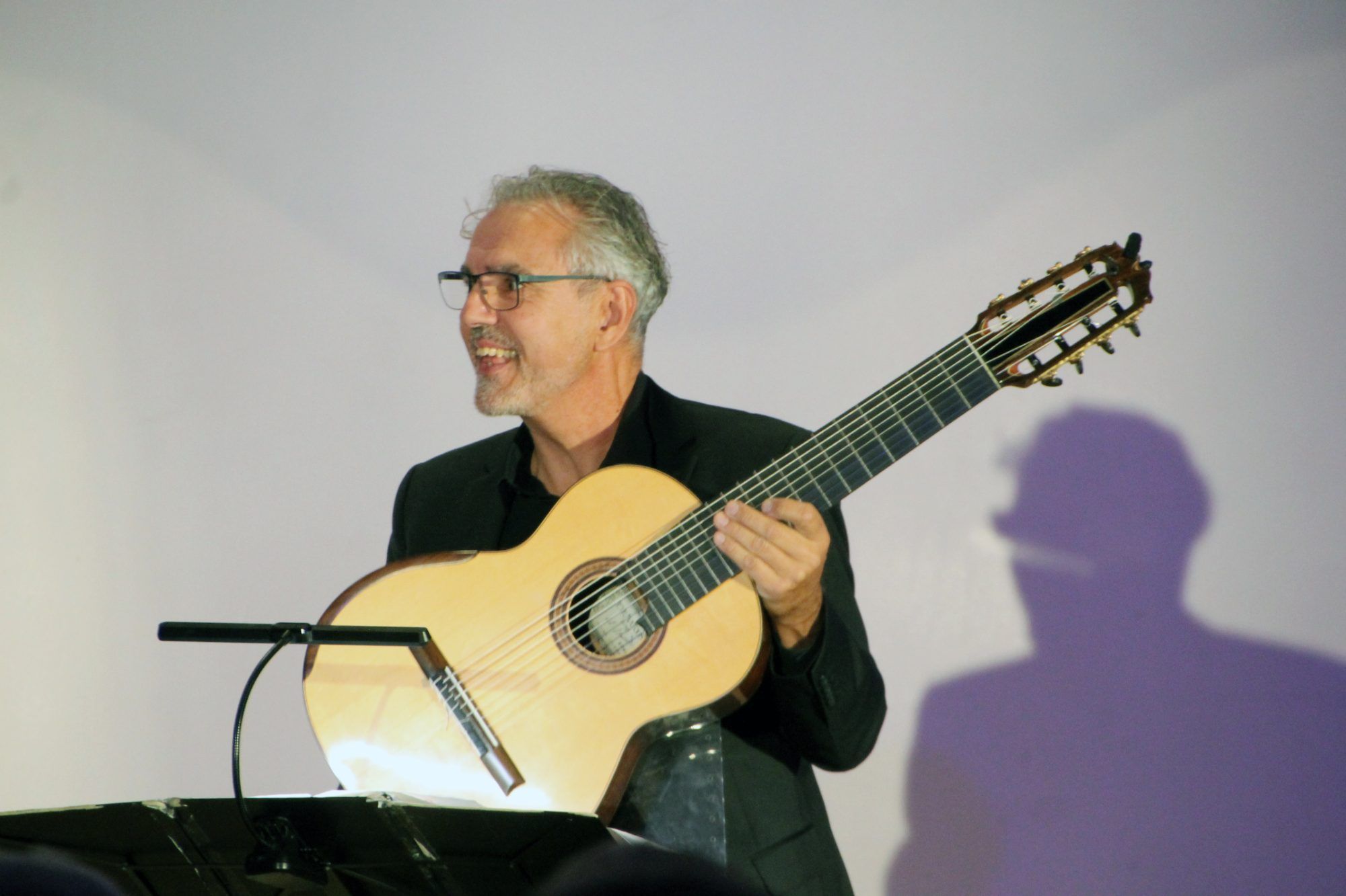 Seit 2015 ist Martin Schwarz Professor für Gitarre an der Anton Bruckner Privatuni in Linz. Der Arrangeur und Komponist sorgte im Leiblachtal – zusammen mit Alexander Swete – für eine musikalische Reise durch verschiedene Epochen.