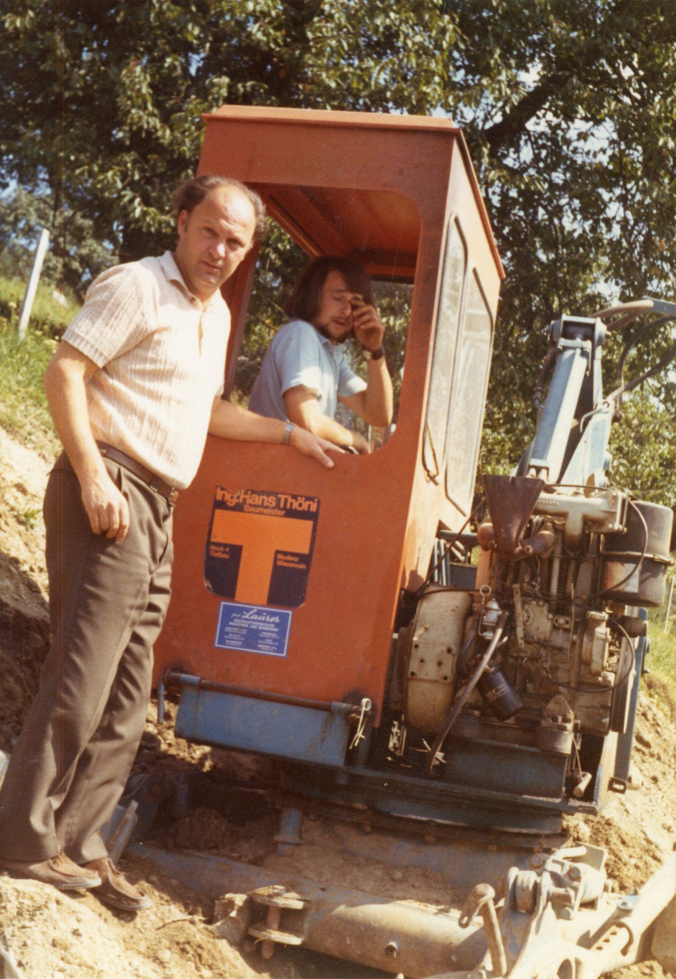 5. Bmst Hans Thöni auf einer Gebirgsbaustelle mit dem ersten Schreitbagger der Fa. Kaiser (va. 1970)