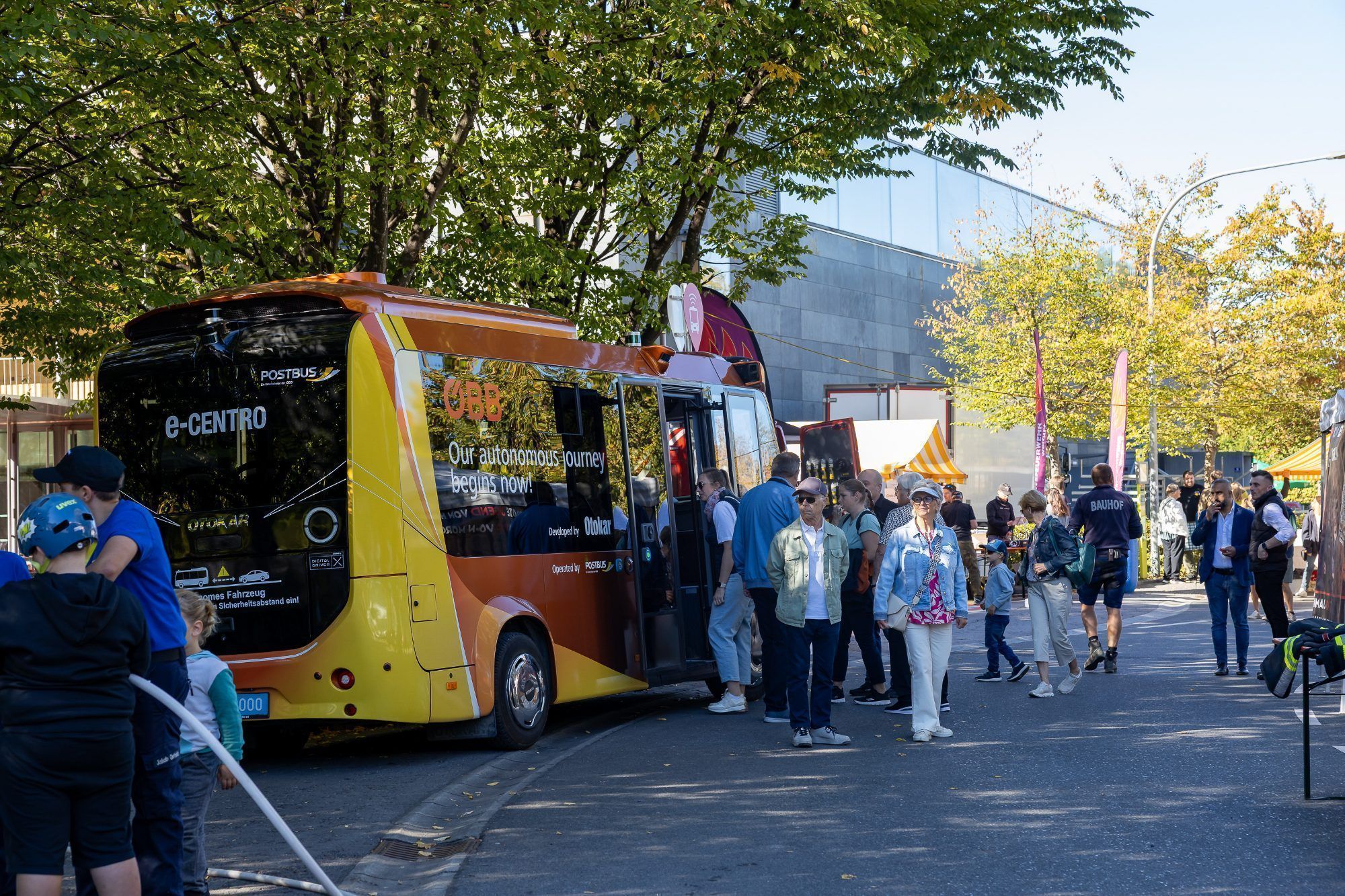 Großes Interesse gab es am autonom fahrenden E-Bus, der demnächst im Gewerbegebiet Hohe Brücke in die Testphase geht.