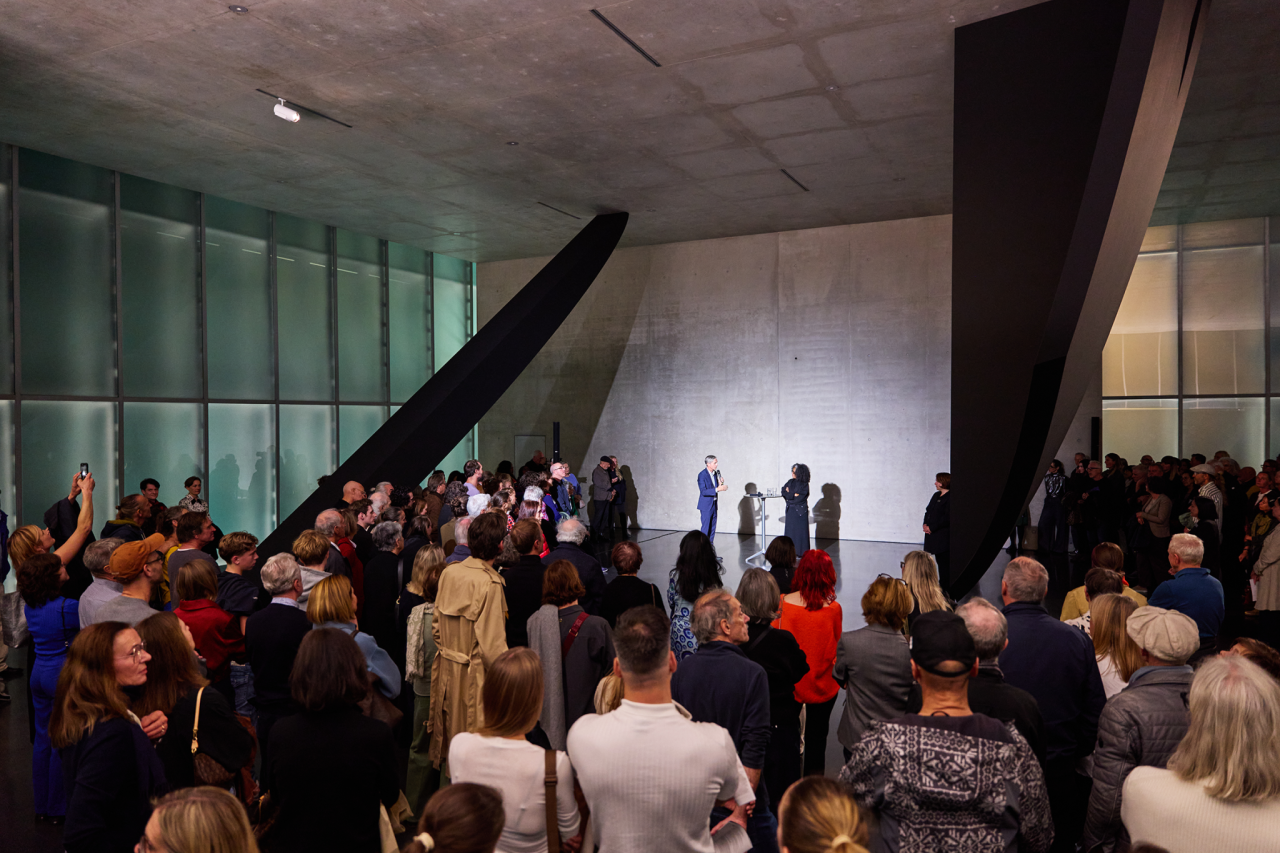 Volles Haus bei Ausstellungseröffnung im Kunsthaus Bregenz