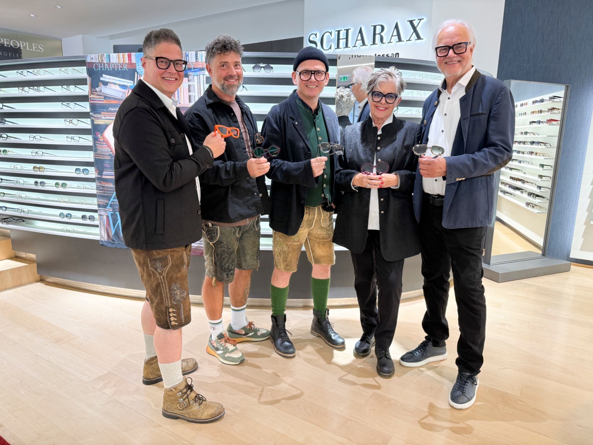 Alexander Scharax, Andreas Kertz, Wolfgang Scheucher sowie Susanne und Peter Scharax präsentierten die neueste Andy Wolf Brillenkollektion