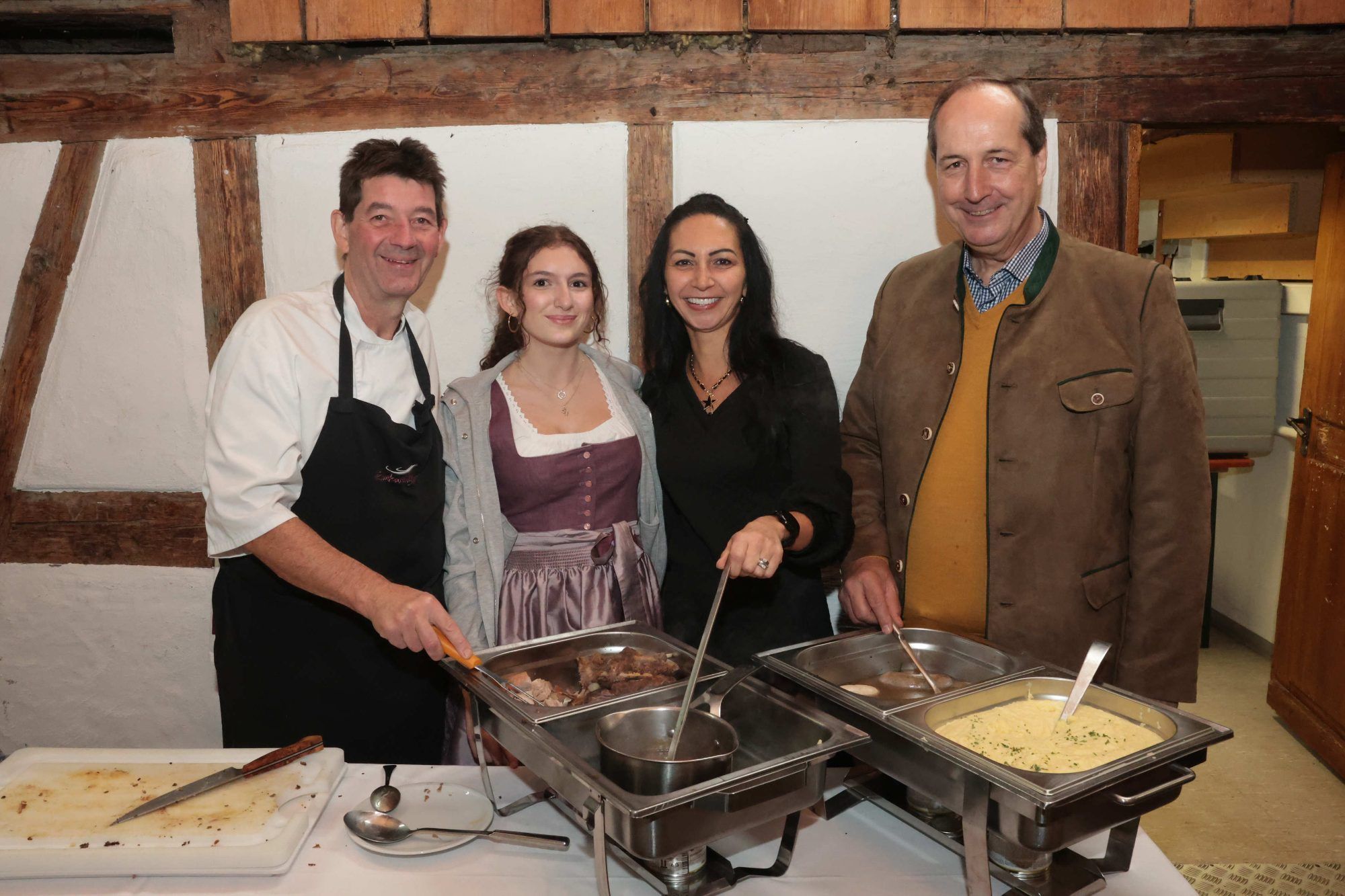 Wirt Roland Vith, Ronja Mathis, Ebru Sönmez und