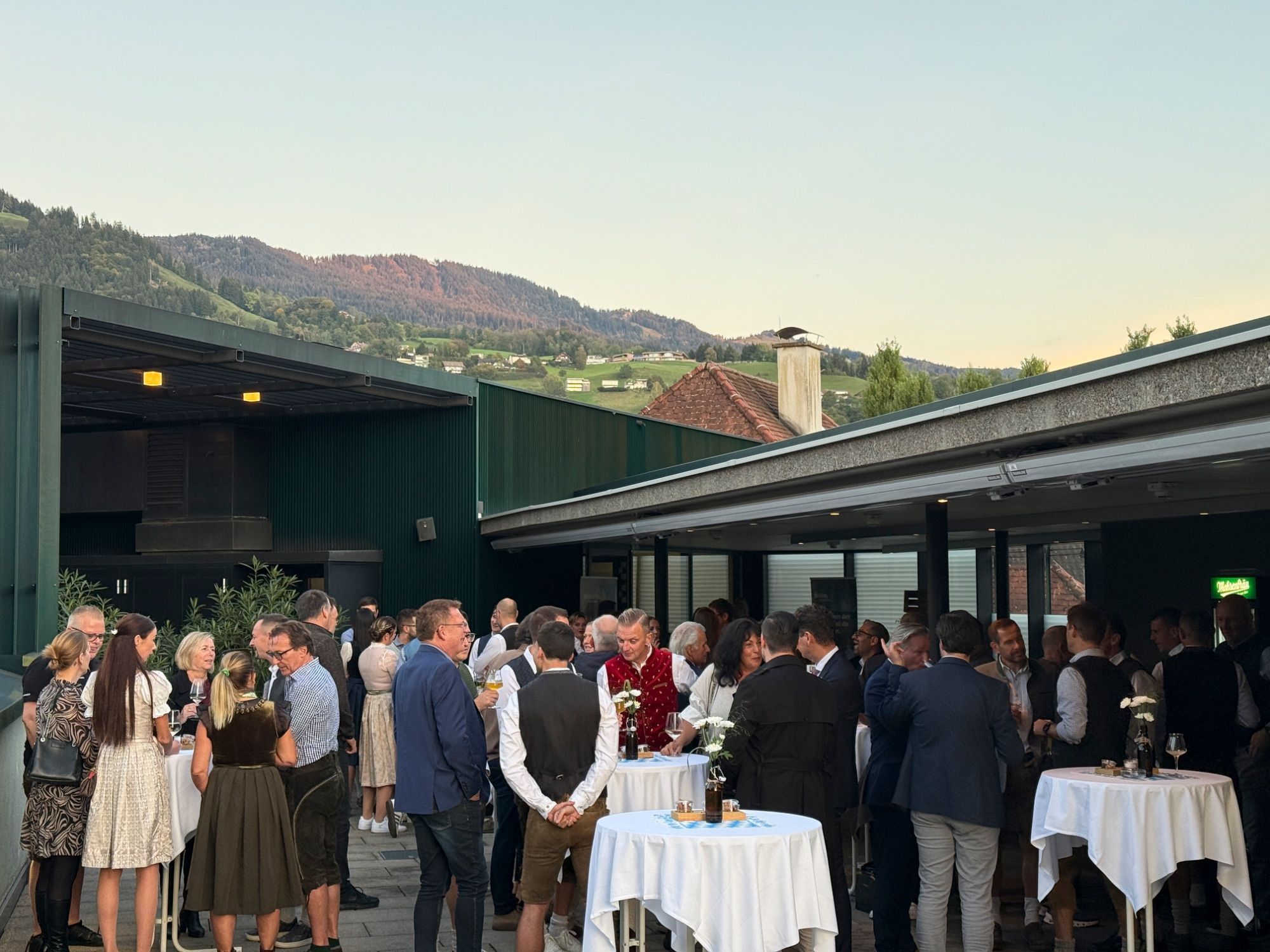 Traumhaftes Wetter herrschte beim Apero auf der Mohren-Terrasse