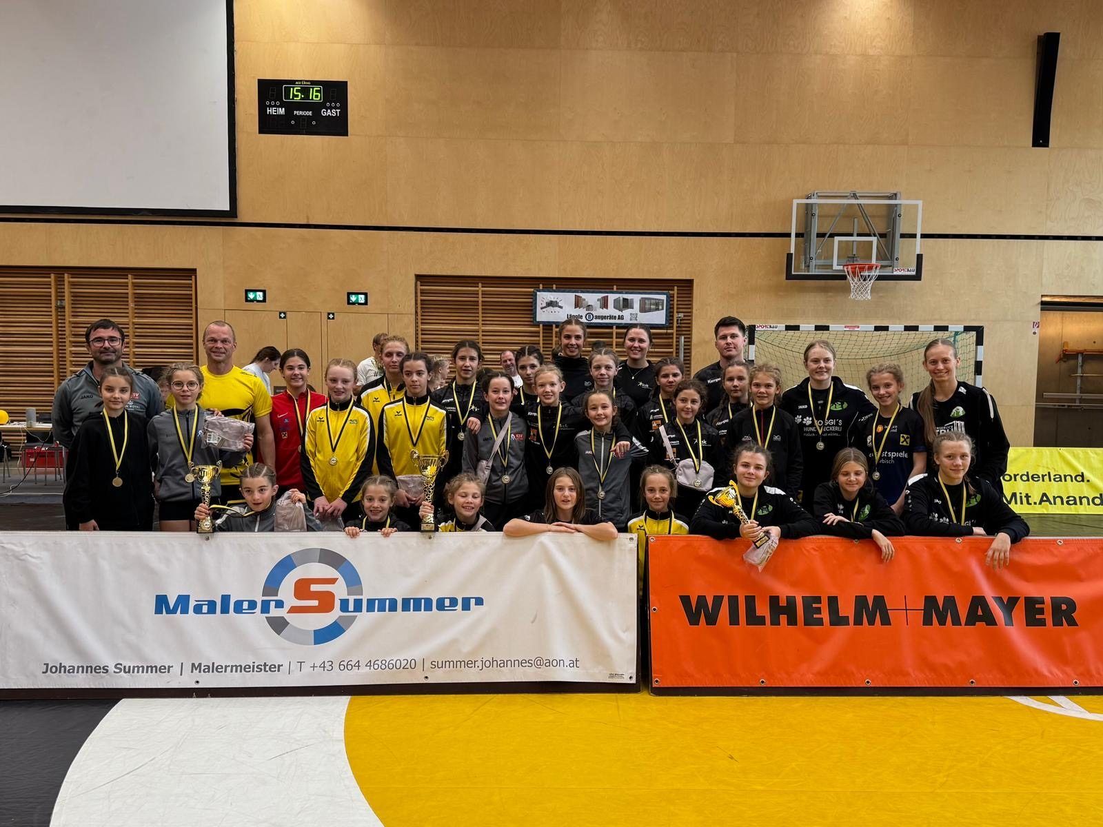 Alle Vorarlberger Teilnehmerinnen im Turnier in Klaus.
