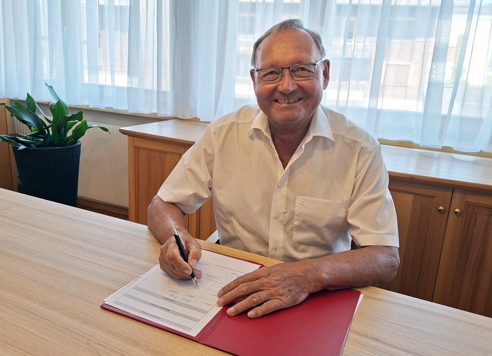 Im Einsatz für die Gemeinschaft: Kurt Krottenhammer zieht nochmals alle Register seines Könnens und hofft auf viele Gäste beim Benefizkonzert am Vorabend des Nationalfeiertages in Langenegg. 