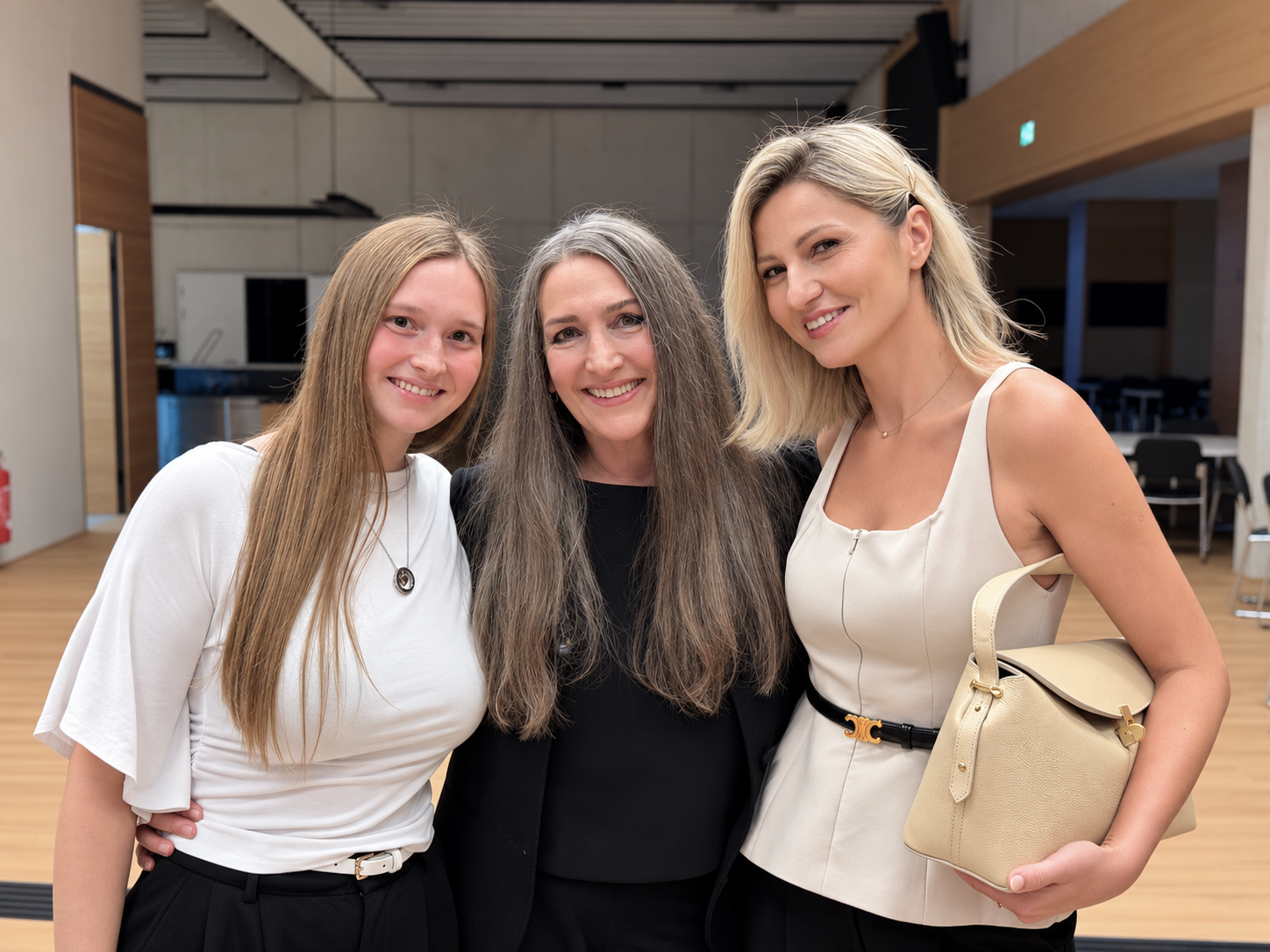 Alexa und Maria Nussbaumer mit Sabina Radovic.