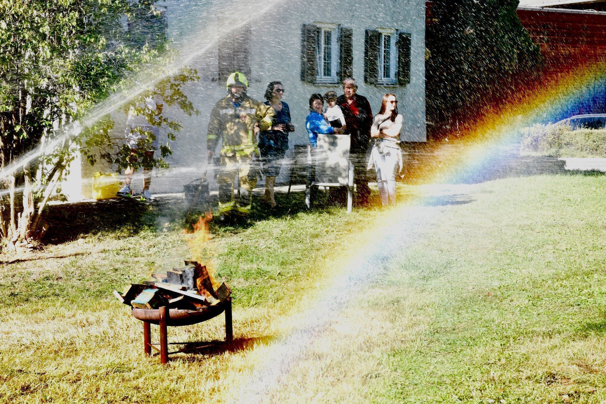 Vorführungen der Feuerwehr, Feuerwehr-Minigolf-Parcours und Blick ins Feuerwehrhaus Gantschier.
