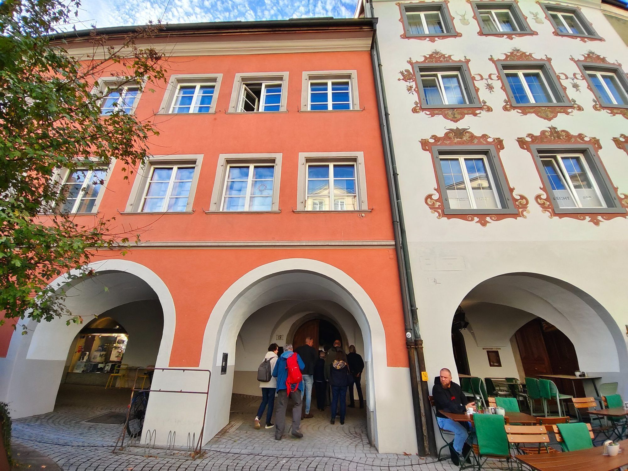 Historische Mauern, bewegte Geschichte: In der Neustadt 12 erhielten die Teilnehmer Einblicke in das ehemalige Haus des Churer Domkapitels und das dort entstandene Hummelbergische Benefizium.
