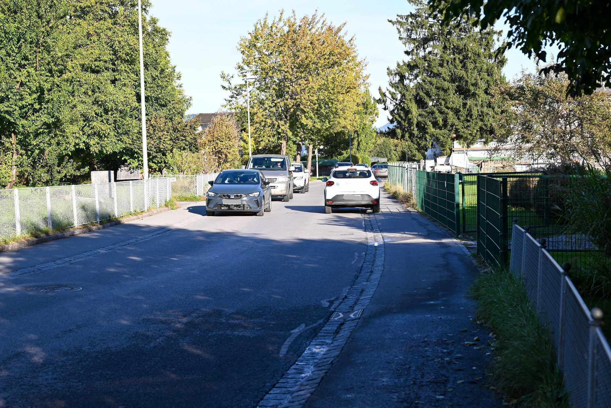 Die Hofsteigstraße wurde wie alle anderen Straßen in Lustenau evaluiert. Ob Tempo 30 bleibt oder Tempo 40 eingeführt wird, entscheidet sich vor Weihnachten.