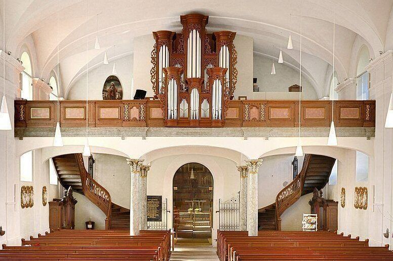 Die neue Rieger-Orgel in der vom heimischen Malermeister Elmar Hörburger im Jahre 1985 innen neu renovierten Lochauer Pfarrkirche.