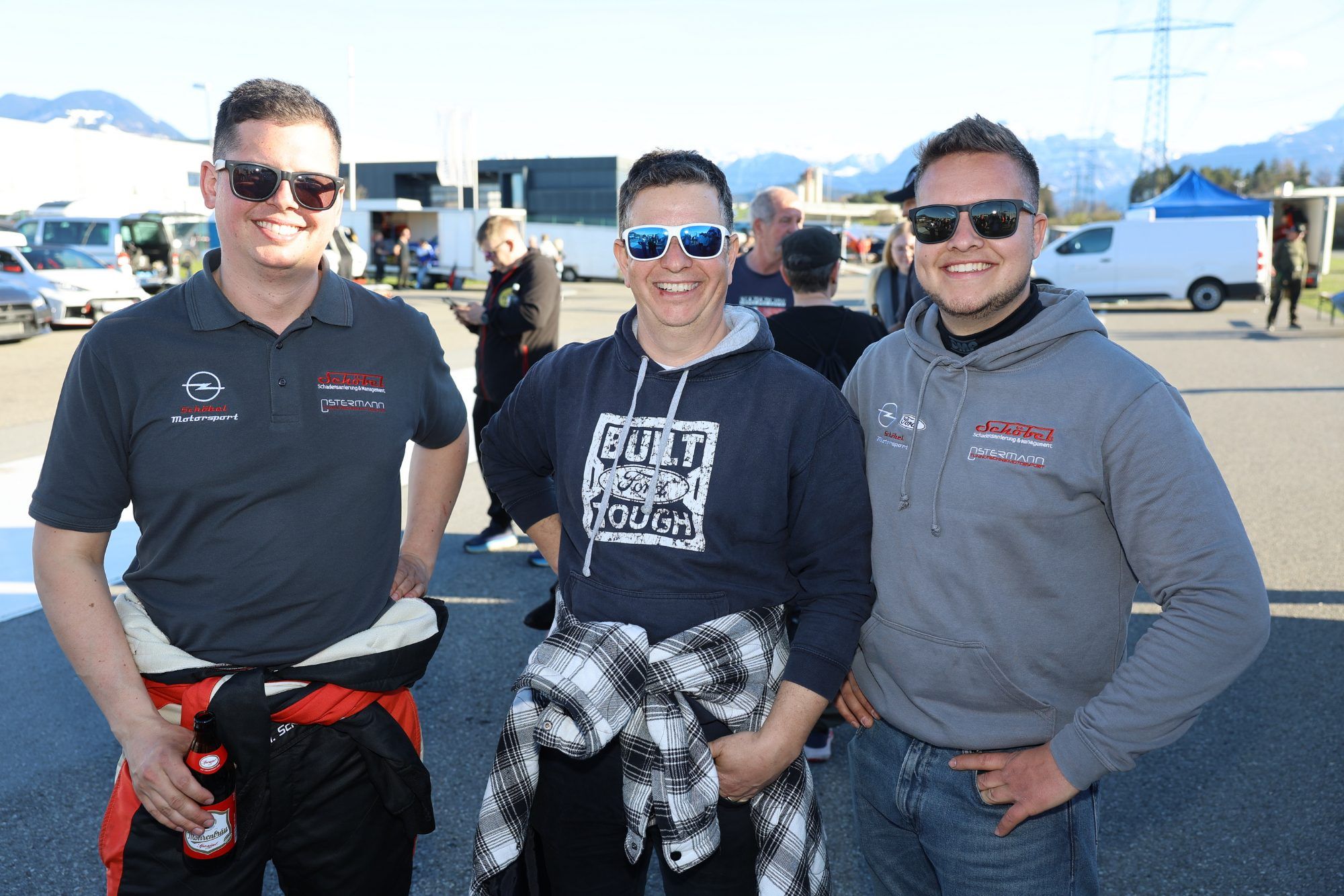 Der Vorarlberger Automobil Cup-Sieger Marco Schöbel (li.) mit dem frisch gebackenen Gesamtsieger der Tiroler Slalom Meisterschaft Mario Scheibenstock und dem Vizemeister Elias (re.)