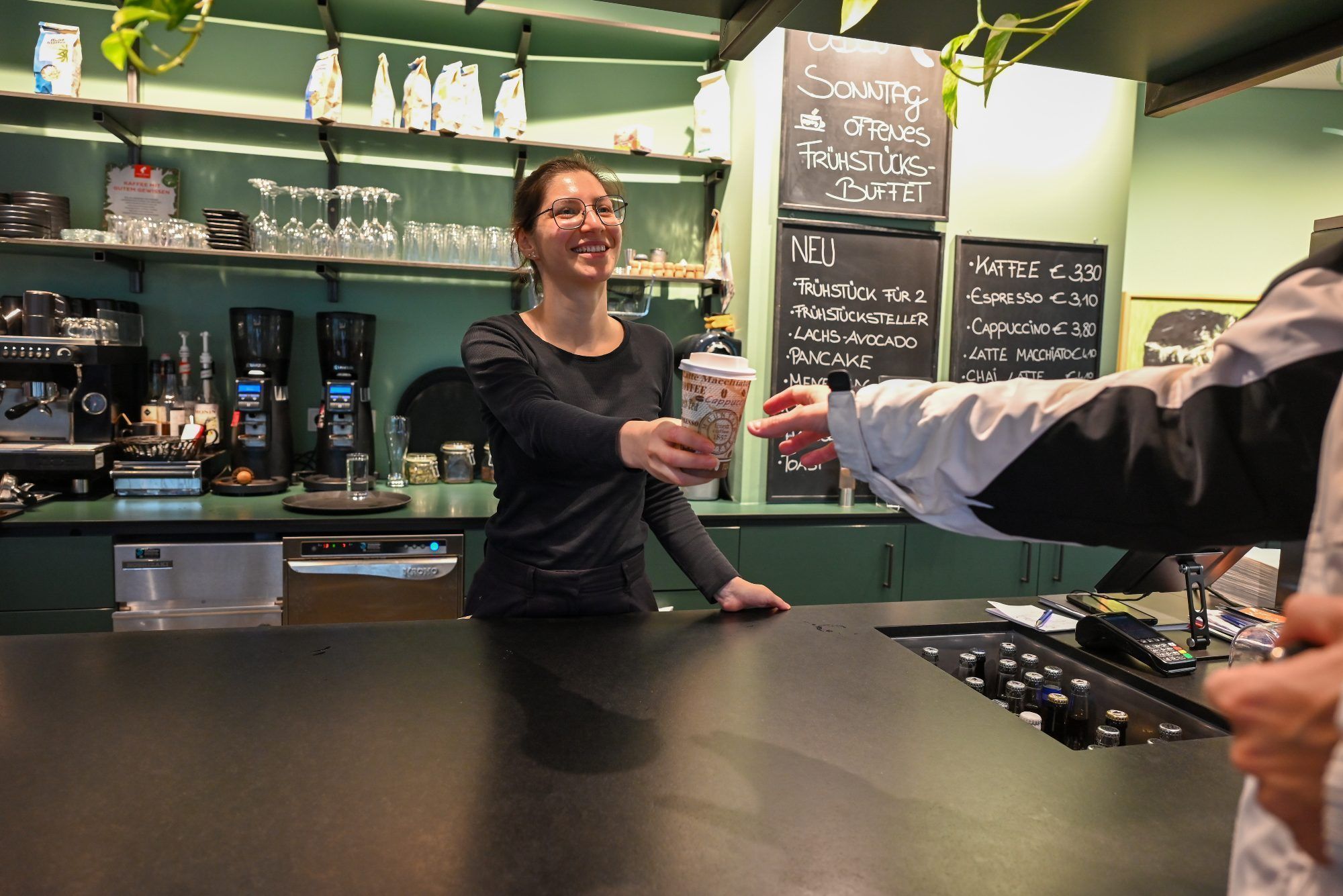 Das Café war Dilaras großer Traum. Mit viel Herzblut hat sie ihr Café in den letzten Jahren geführt.