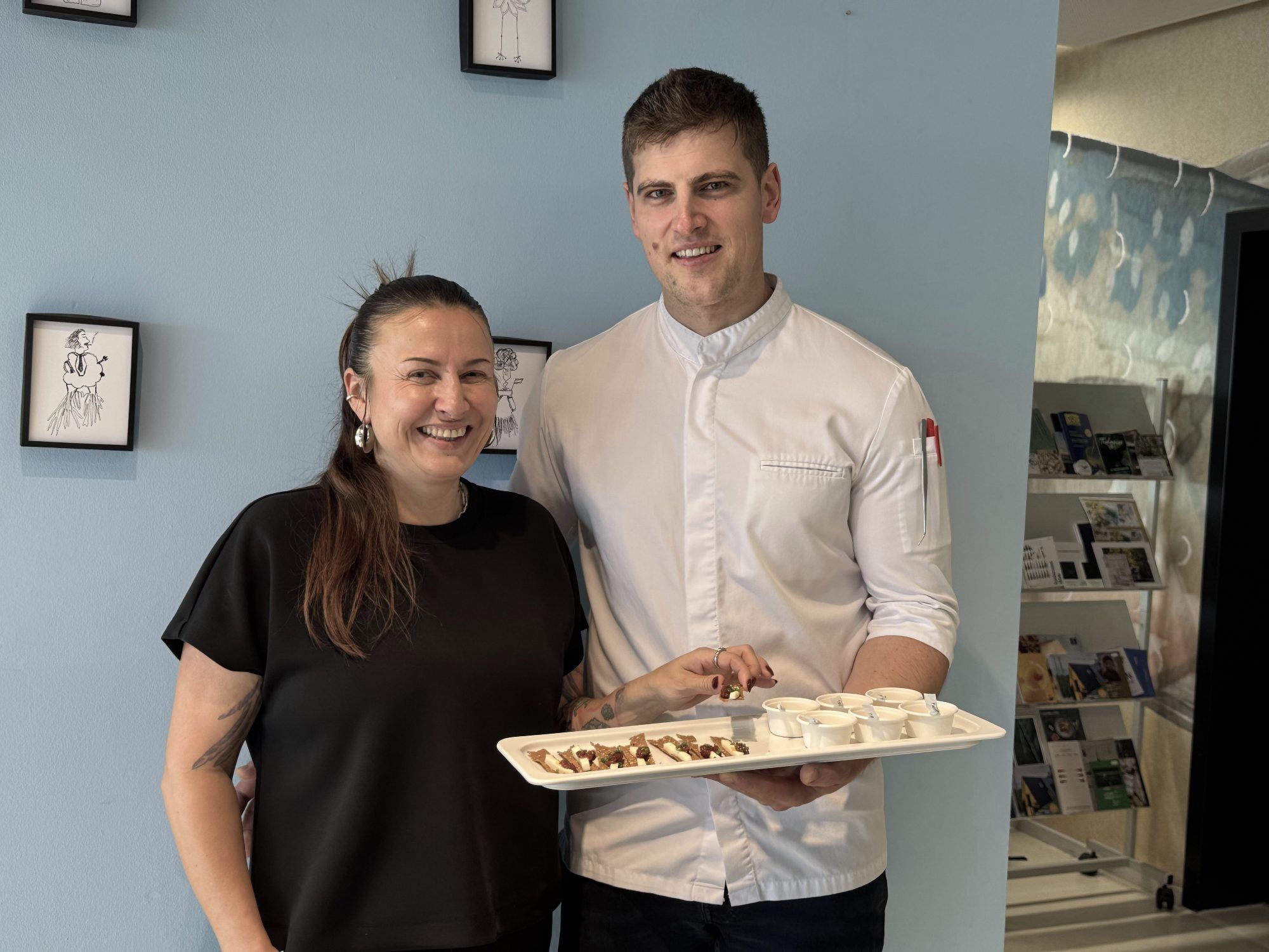 Store Managerin Belinda Fink mit Neven Krizman (Restaurant Nevo im Johann).