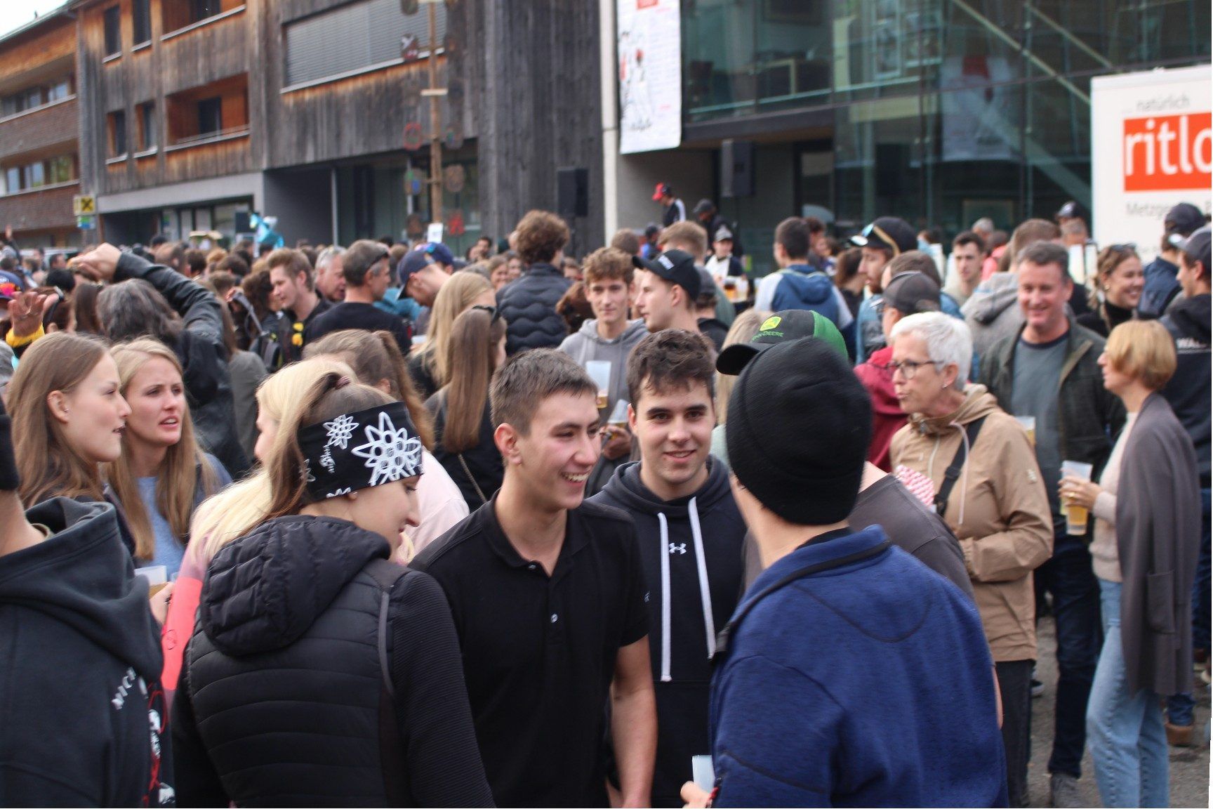 Am Nationalveiertag wird aus der L 200 im Zentrum von Andelsbuch wieder eine einzige Partymeile.