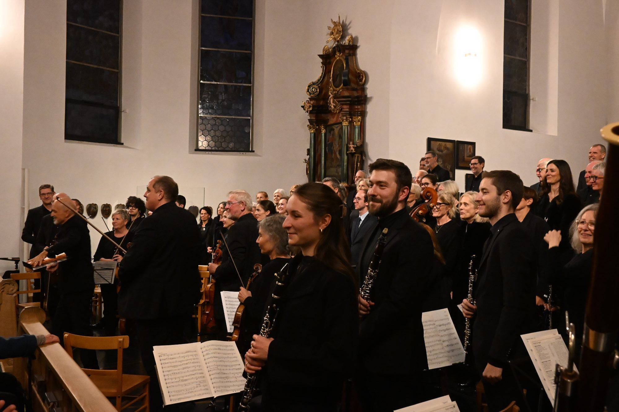 Lauter glückliche Gesichter nach der Aufführung.