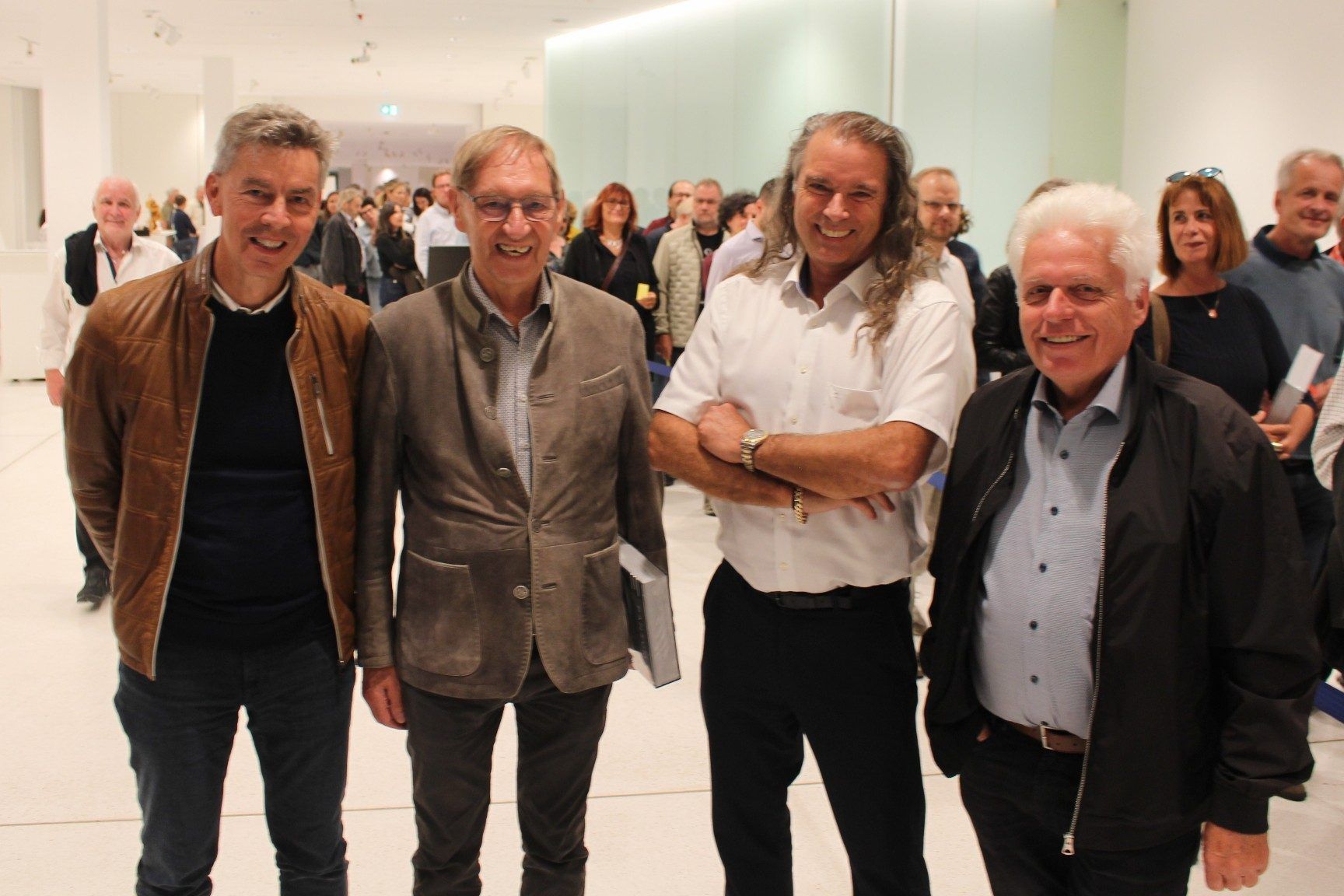Johannes Türtscher (li.), Ewald Fetz und Wilfried Schneider (re.) mit Chris Hinterobermaier.