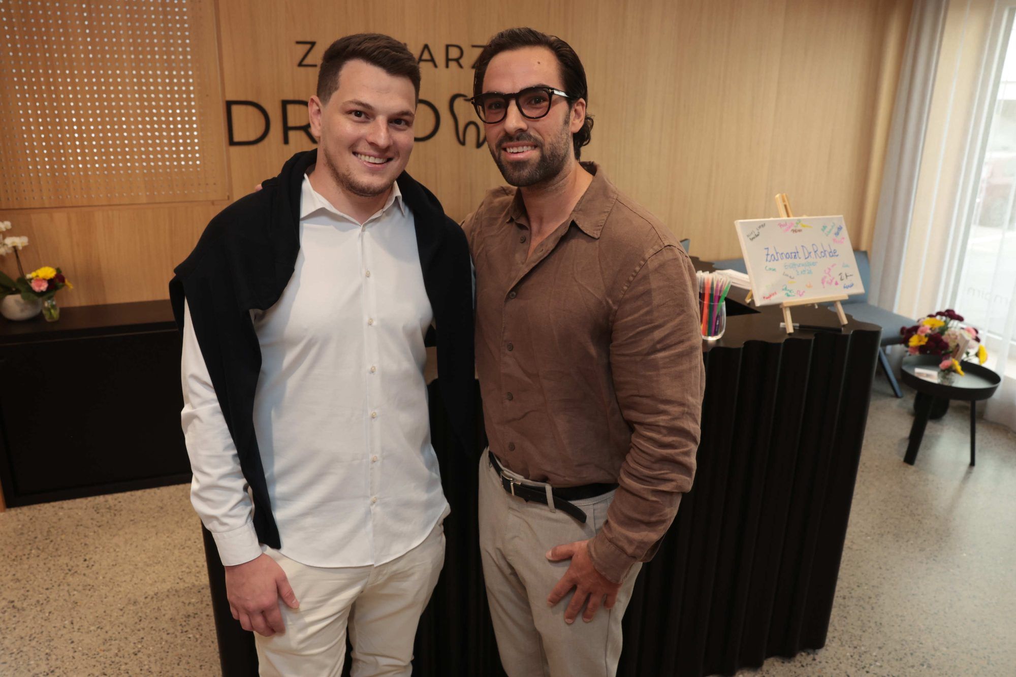 Usman Bersaev von der Praxisplanung Pareus und Zahnarzt David Pamminger.