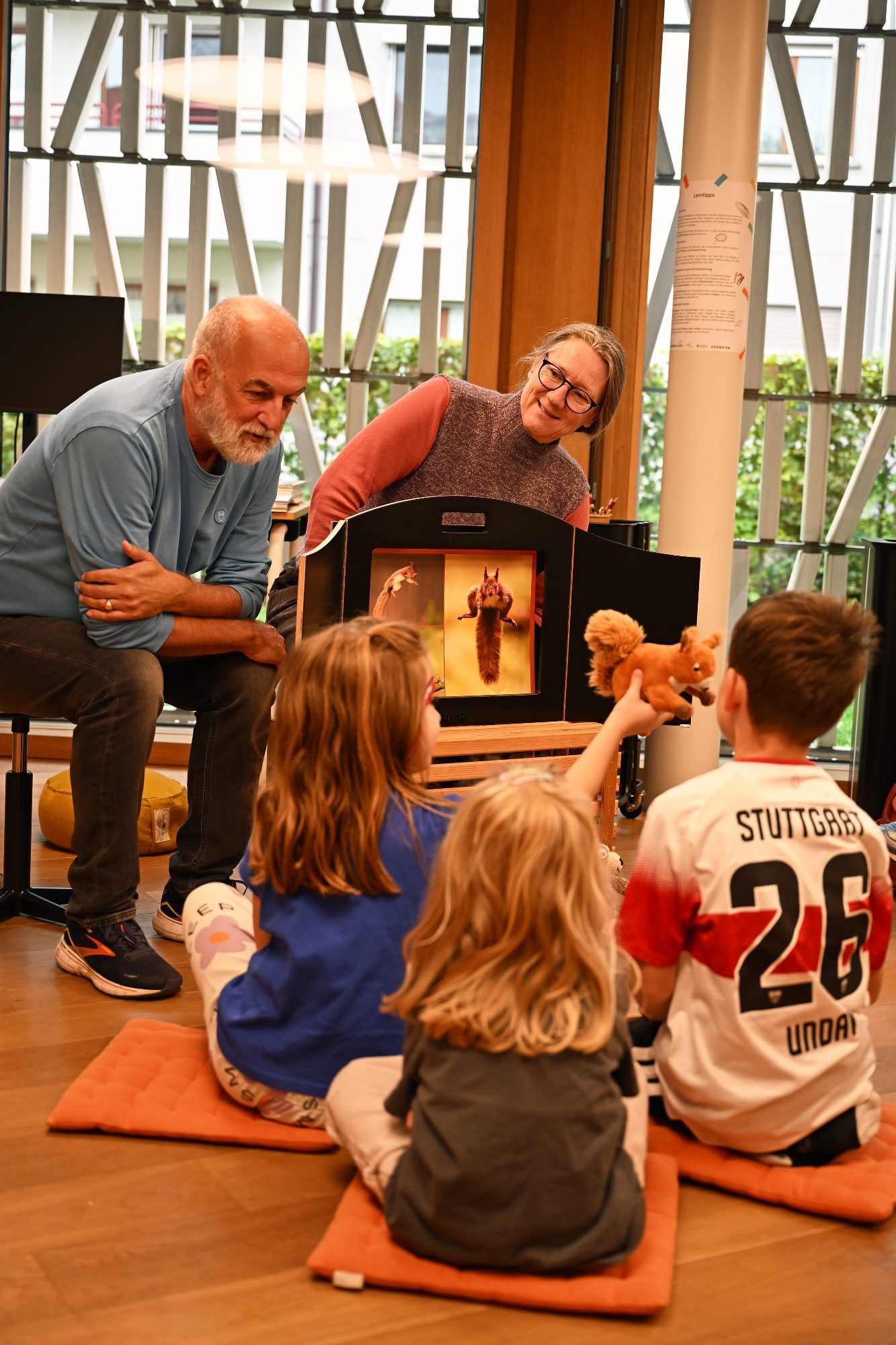 Den buschigen Schwanz verglichen die Kinder mit einem Steuerknüppel.