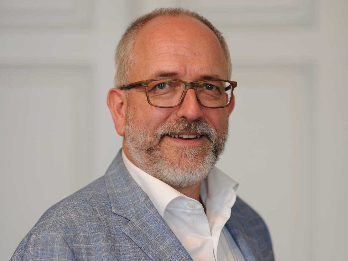 Factbox: Ökumenische Gespräche Dienstag, 10. November 2026, 19.30 Uhr, „Frieden zwischen Utopie und Realität“, Landessuperintendent Pfr. Mag. Ralf Stoffers (Evangelische Pfarre Bregenz) Dienstag, 17. November 2026, 19.30 Uhr, „Frieden in einer unfriedlichen Welt“, Mag.a Stephanie Fenkart MA (Director International Institute for Peace) Dienstag, 24. November 2026, 19.30 Uhr, „Frieden fängt bei uns an“, Mag.a Dr.in Martina Gasser, MBA (Geschäftsführerin Institut für Sozialdienste) Veranstalter: Evangelische Pfarrgemeinde Bregenz, Katholische Kirche Bregenz, Ökumenisches Bildungswerk Bregenz, Vorarlberger Nachrichten. Moderation Thomas Matt. Der Eintritt ist frei, freiwillige Spenden willkommen.
