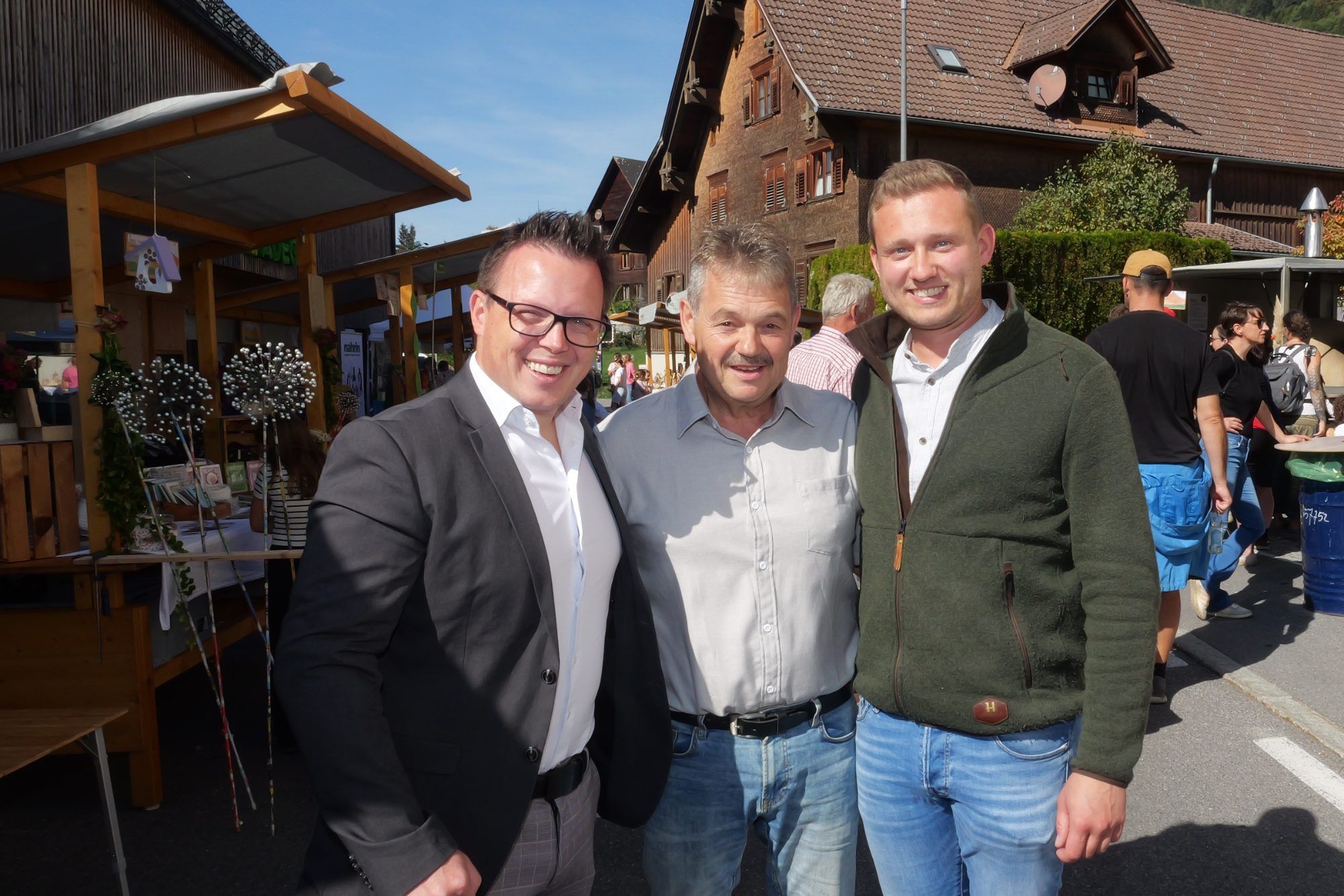 Im Dreiklang: Die Bürgermeister von Schnifis Simon Lins, Dünserberg Walter Rauch und Düns Lukas Batlogg luden zum Erntedankmarkt ein.