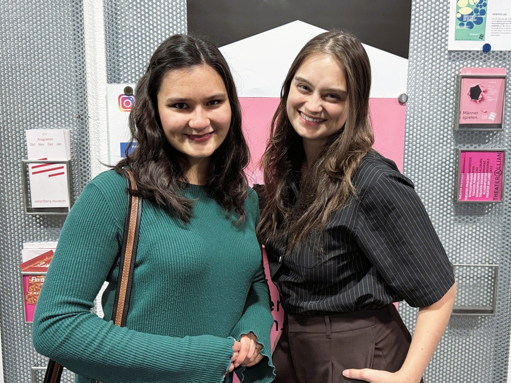 Unter den Gästen: Schauspielerinnen Jasmin Jantima Wojke und Julia Jaskiola.