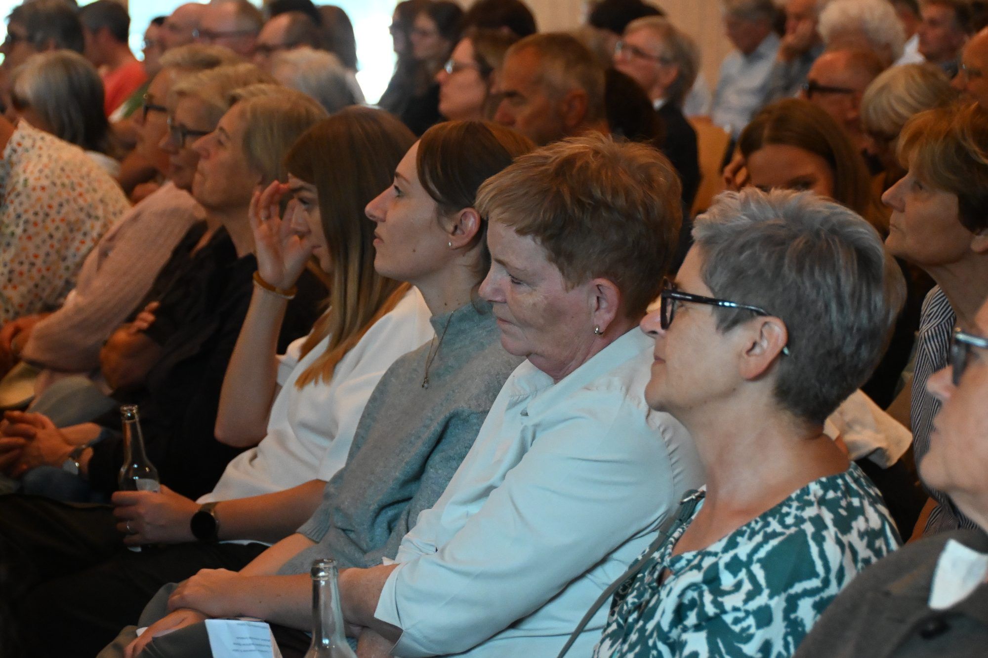 von rechts: Elisabeth Berlinger (Tourismusbüro), Verena Bereuter (Kiosk), Elisabeth Schneider (Gemeindevertreterin), Vizebürgermeisterin Tamara Eiler aus Alberschwende.