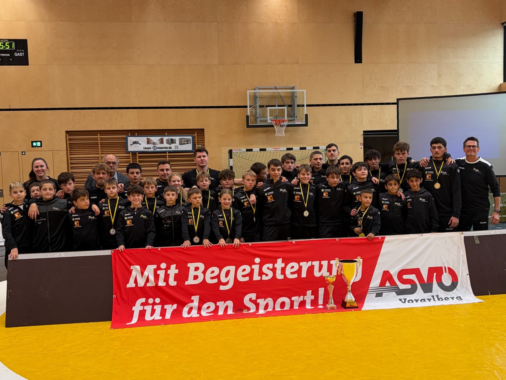 Ohne Konkurrenz: KSK Klaus Nachwuchs holt sich Rheintalliga-Meistertitel in Serie.