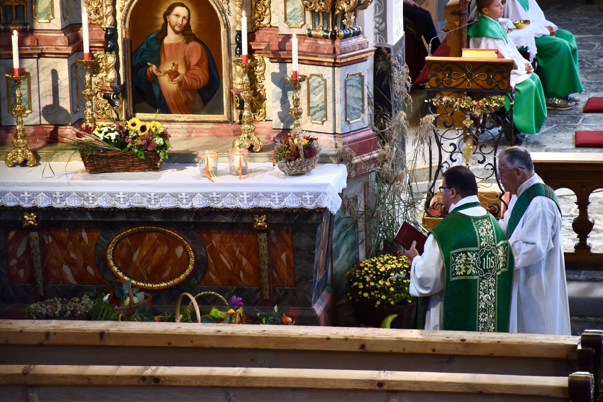 Segnung in der Kirche.