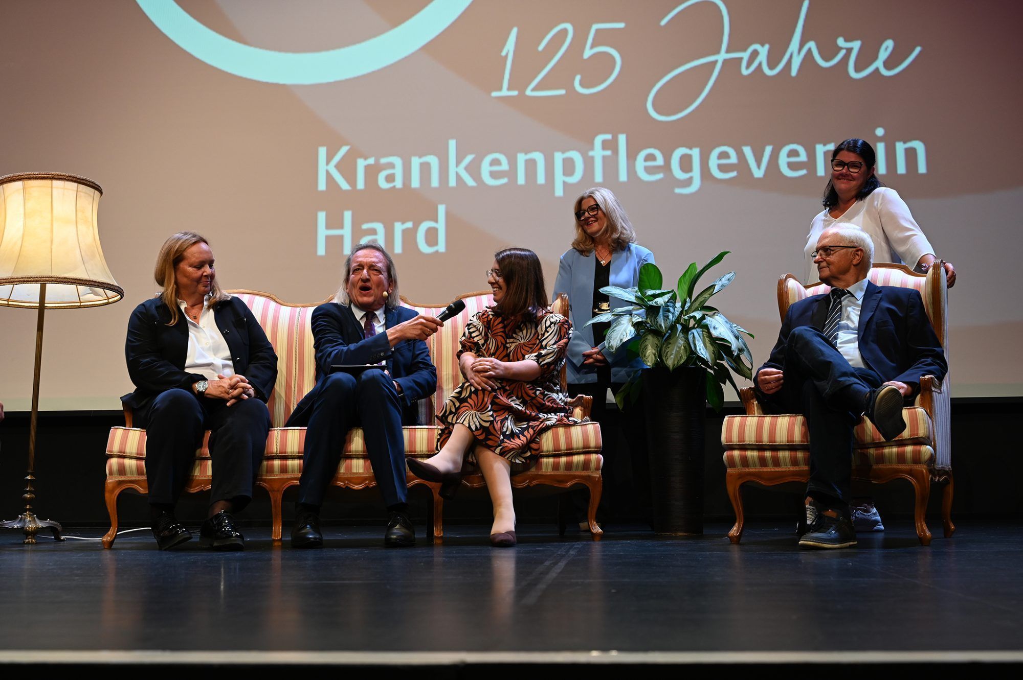 Den Interviewfragen von Moderator Markus Linder stellen sich Karin Böhler, Julia Fitz, Frieda Blenk, Tamara Mager-Salvatori und Herbert Fitz.