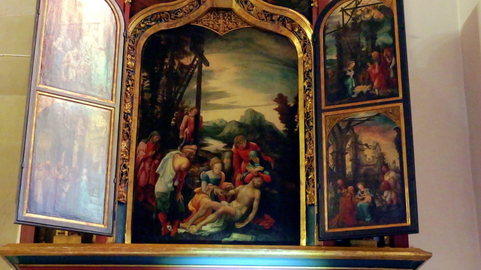 Kunst von Weltrang: Im Feldkircher Dom richtete sich der Blick der Besucher auf bedeutende sakrale Kunstwerke, darunter den Marienaltar und den Annenaltar.