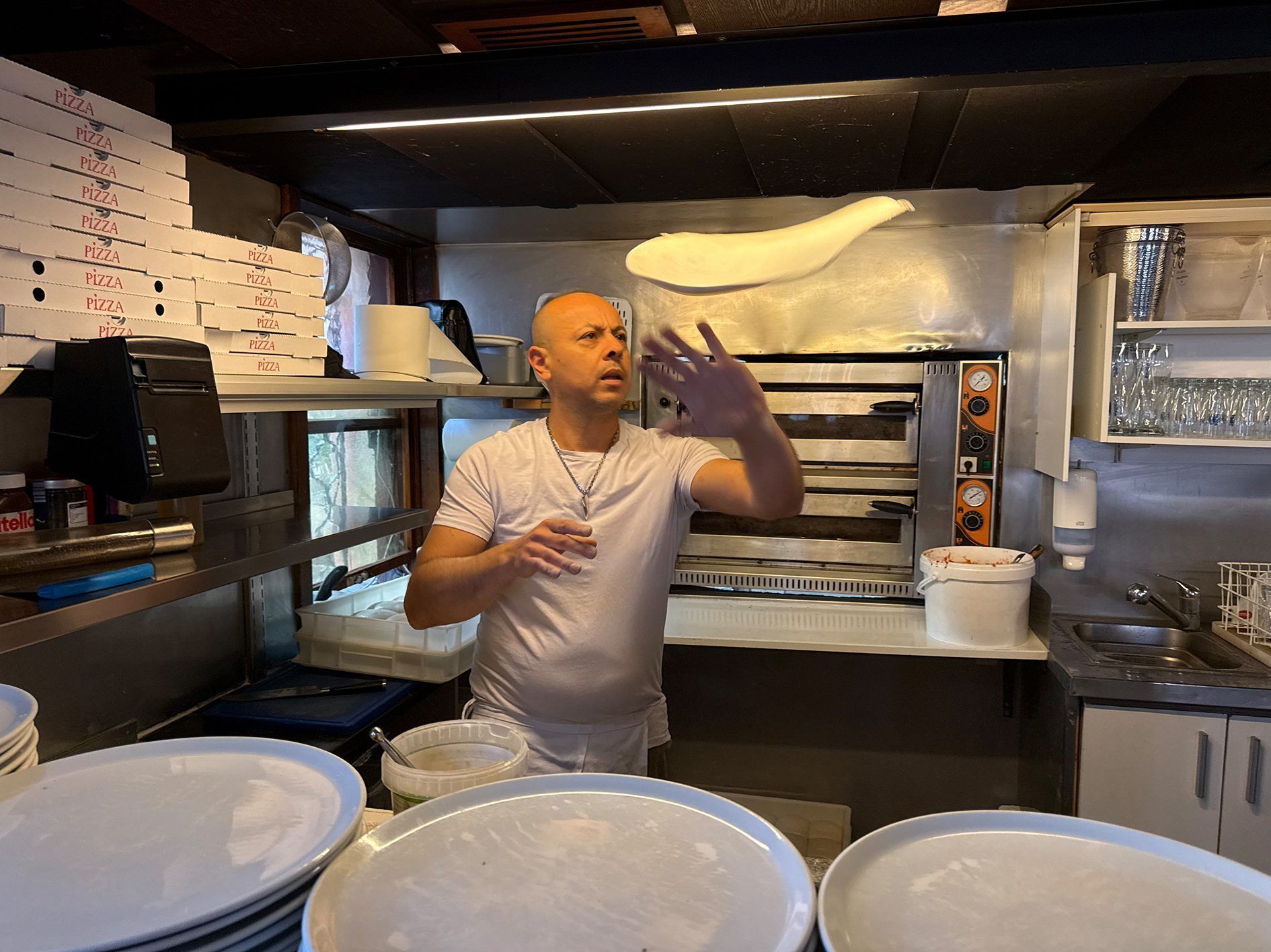 Alfredo ist ein wahrer Pizzaiolo. 