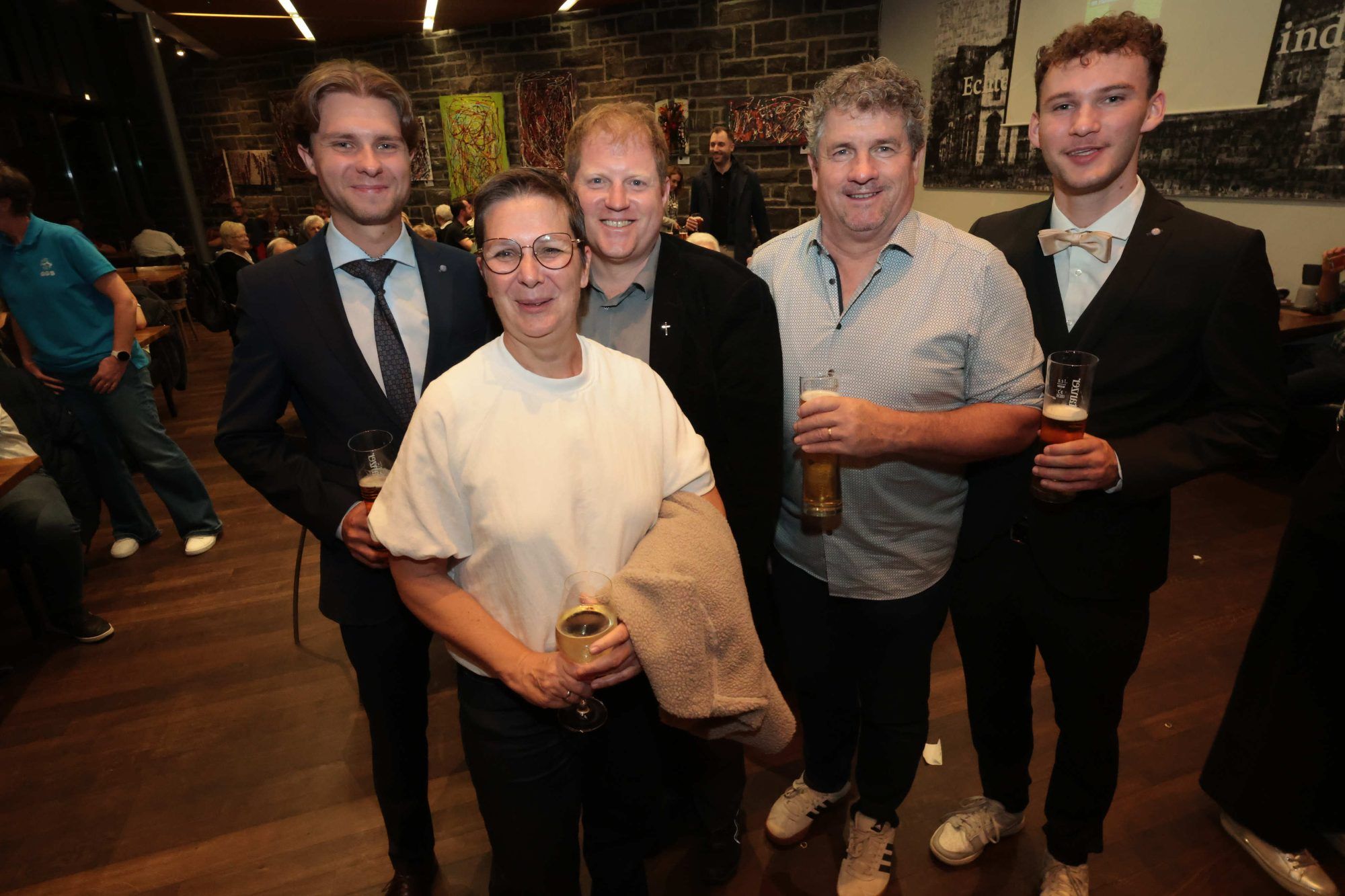 Nicolas und Alexandra Schmidle, Seelsorger Fabian Jochum, Gerold Schmidle und Lucas Hartmann.