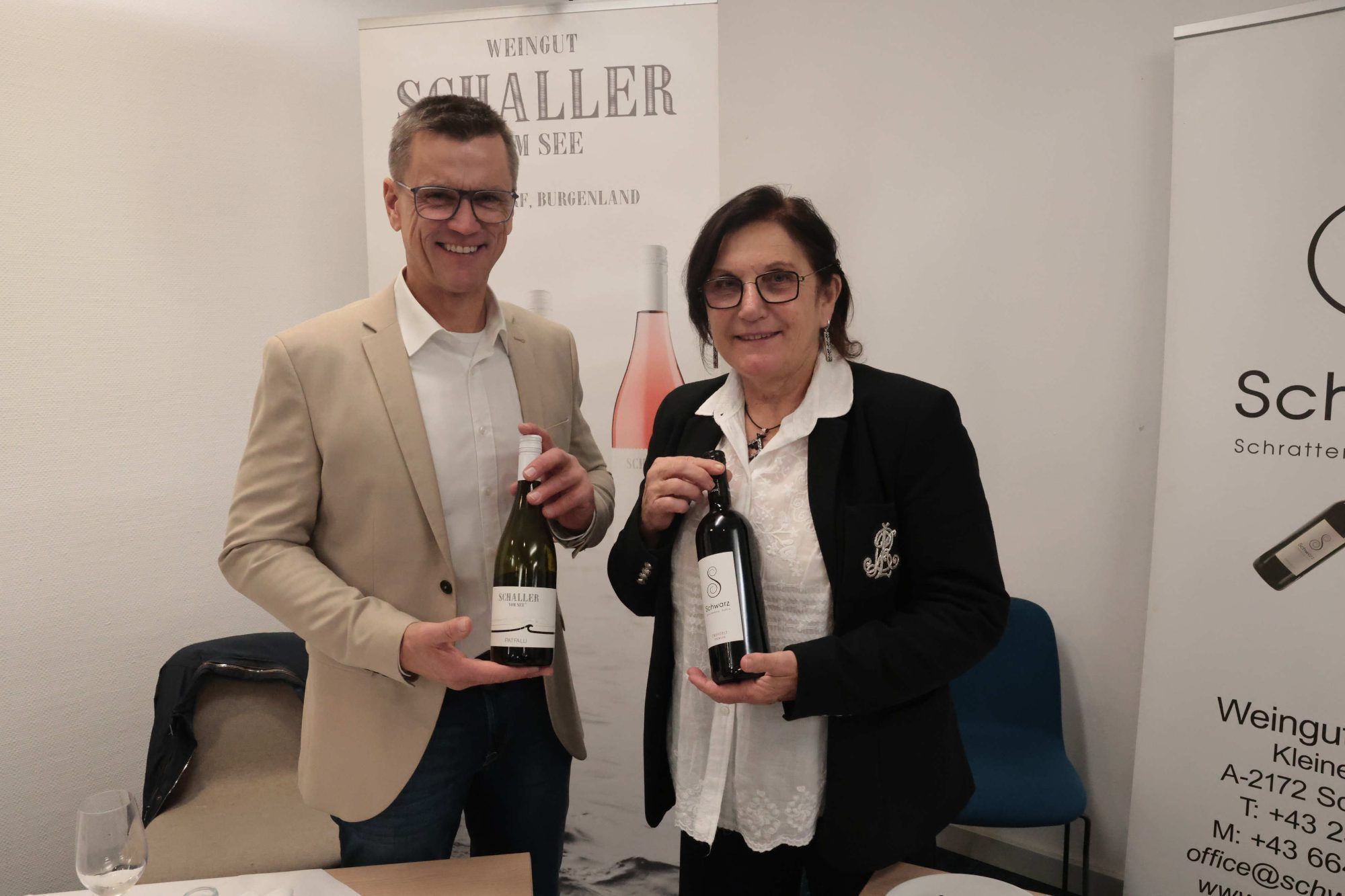 Winzer Gerhard Schaller und Winzerin Anna Schwarz.