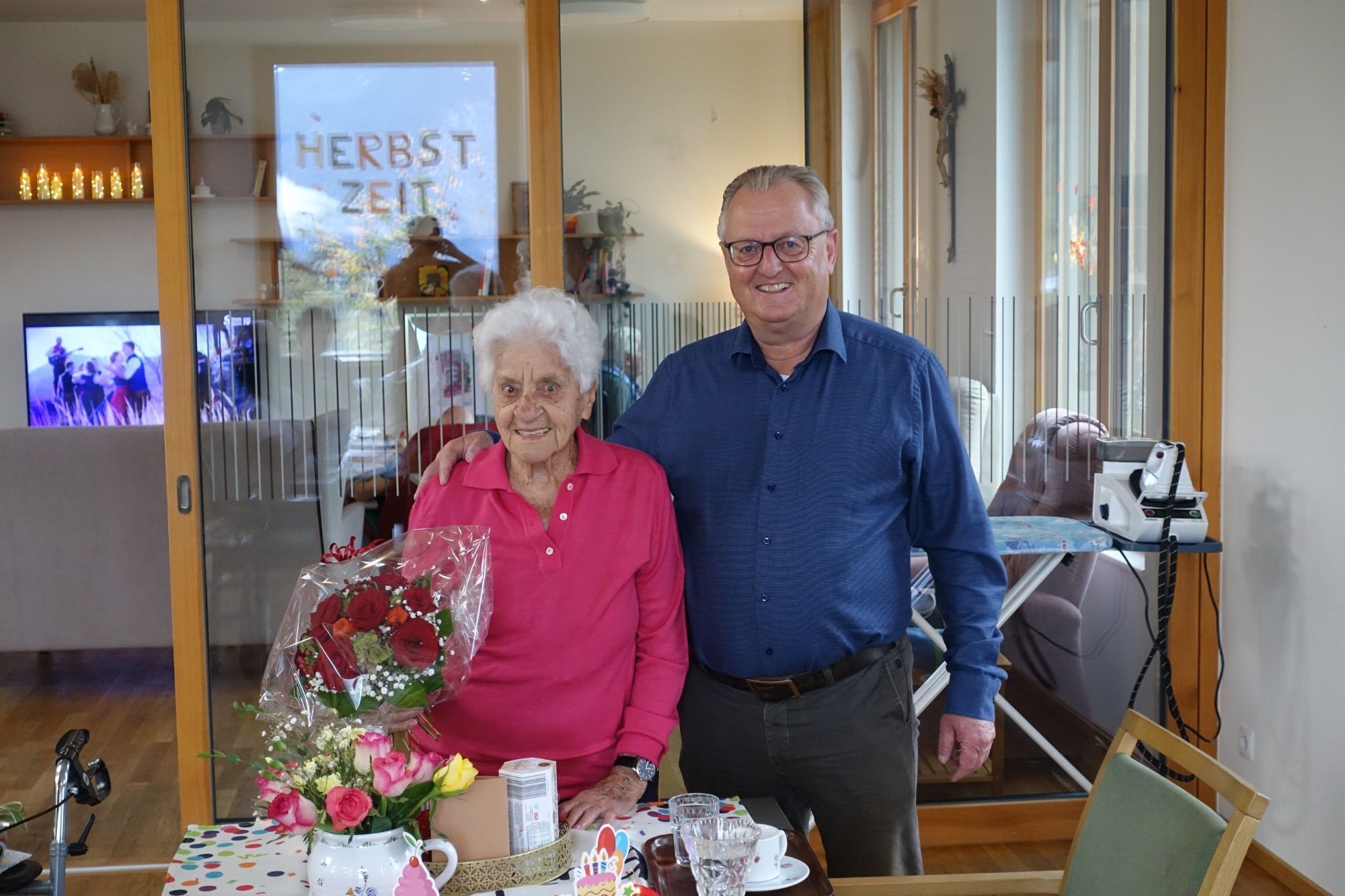 In geistiger Frische feierte Hilda Fritz am Bartholomäberg ihren 105. Geburtstag. Bürgermeister Martin Vallaster überbrachte ihr die besten Glückwünsche der Gemeinde.