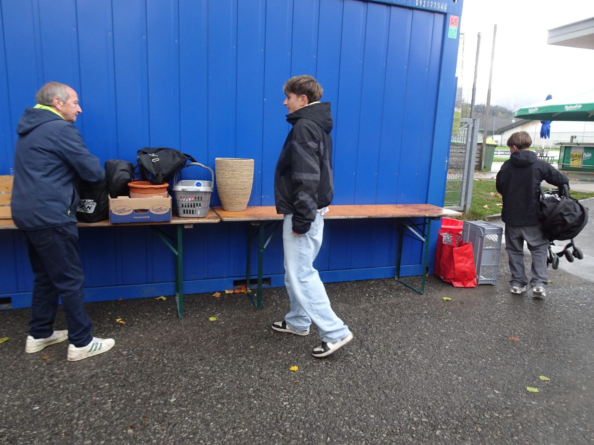 Waren für den Flohmarkt am 14. und 15. November können an allen Samstagen davor beim Sportplatz Haselstauden abgegeben werden. Bis zum 