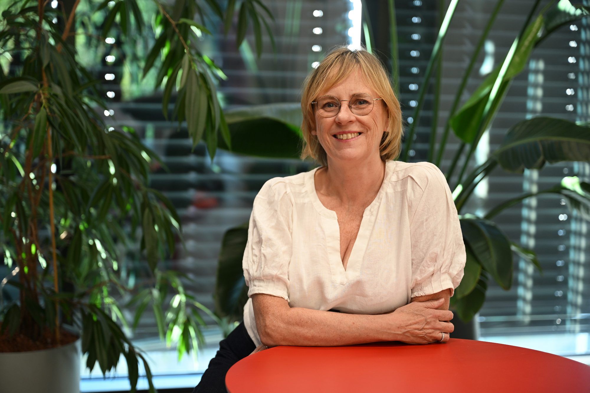 Alison Themessl-Huber ist die Schnittstelle zwischen den Studiengängen und dem Forschungszentrum Human-Centred Technologies an der FHV.