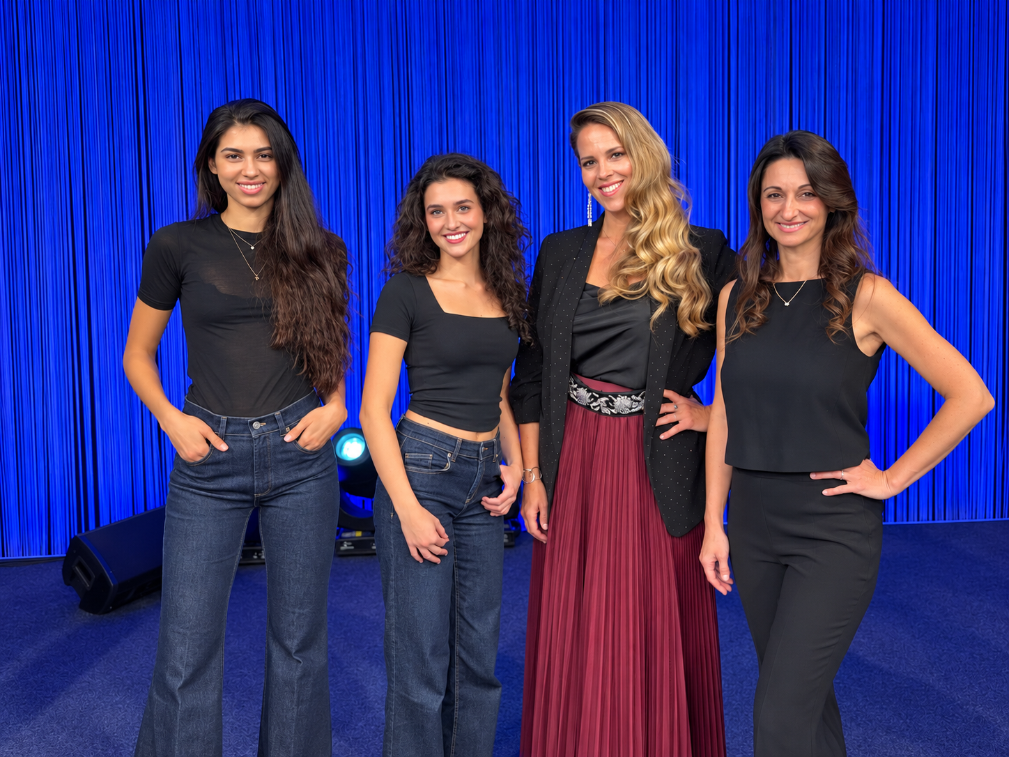 Die Model-Me Gewinnerinnen Jennifer Teles und Sinem Duvan, Sängerin Jennifer Lynn und Simone Sturn (Team Agentur) bei der Lifestyle & Fashion Night.