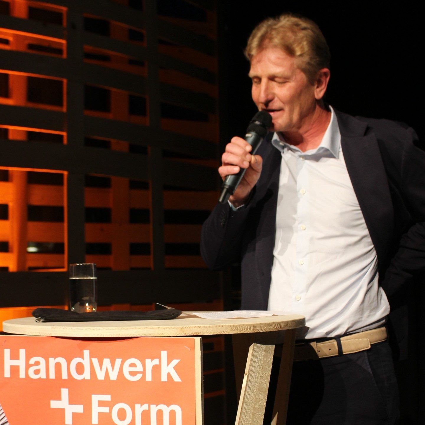 Bernhard Kleber, als Andelsbucher Bürgermeister Gastgeber für Handwerk + Form, entschuldigte seine Bürgermeisterkollegen, die zum Gemeindetag nach Salzburg gefahren waren.