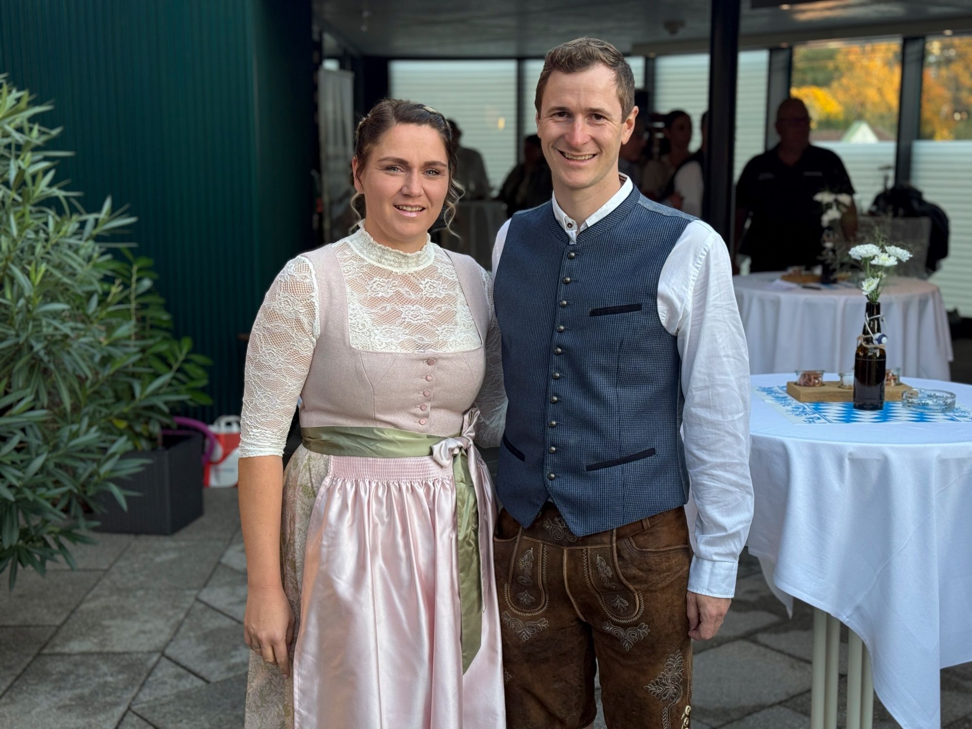 Ramona Holzhacker und Marcel Giselbrecht freuten sich mit den Gastgebern