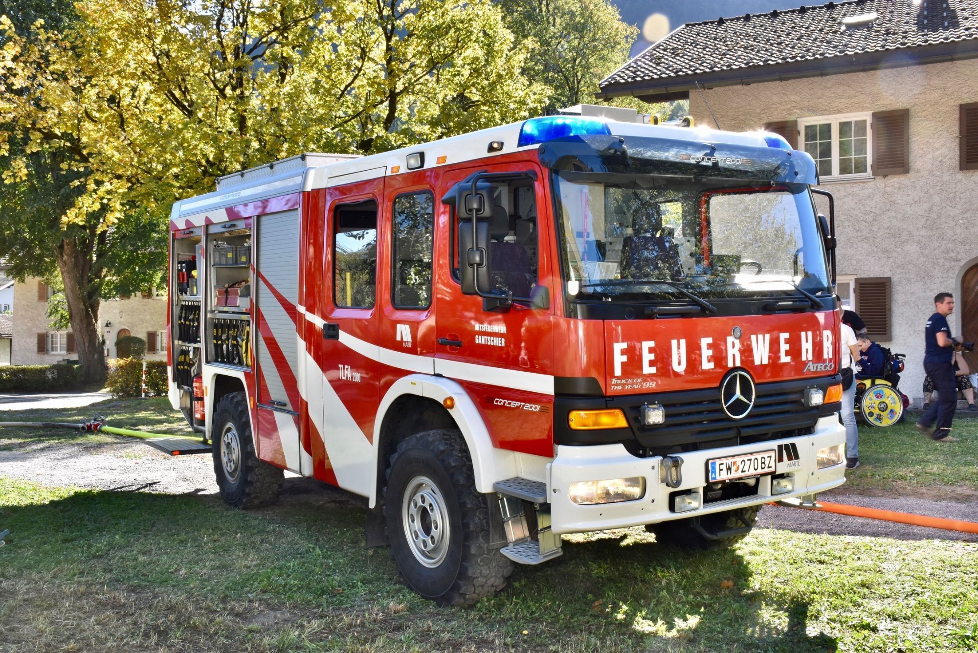 Vorführungen der Feuerwehr, Feuerwehr-Minigolf-Parcours und Blick ins Feuerwehrhaus Gantschier.