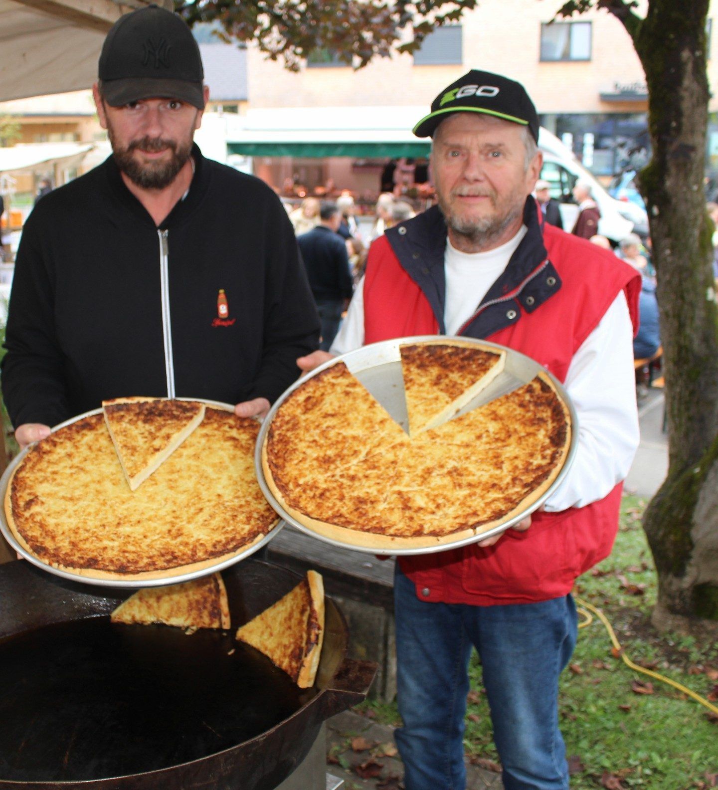 Traditionell auf dem Hohenweiler Märktle: ein Hauch von Lustenauer Kilbi mit Käsdönnala aus dem Bregenzerwald.