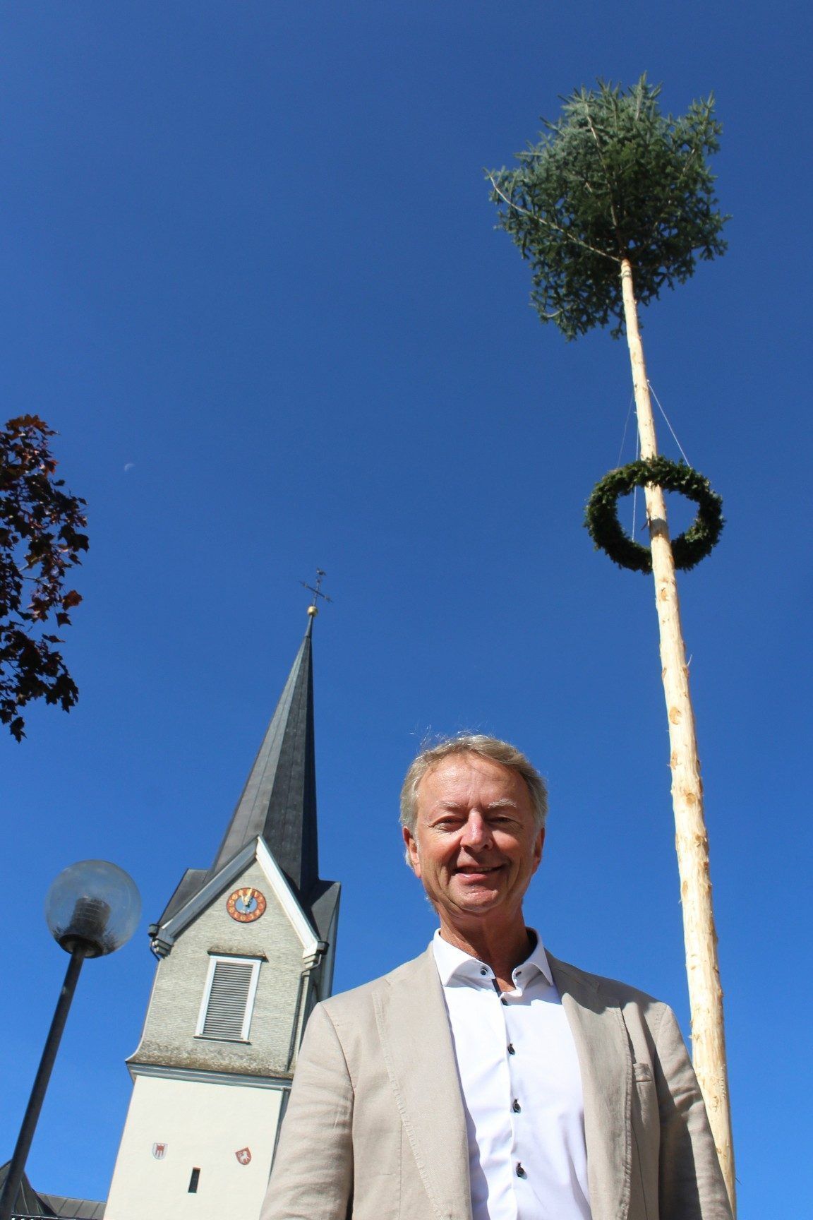 Der traditionelle Bürgermeisterbaum wurde natürlich auch für den neuen Hohenweiler Bürgermeister Herbert Sohm aufgestellt. PETER STRAUSS