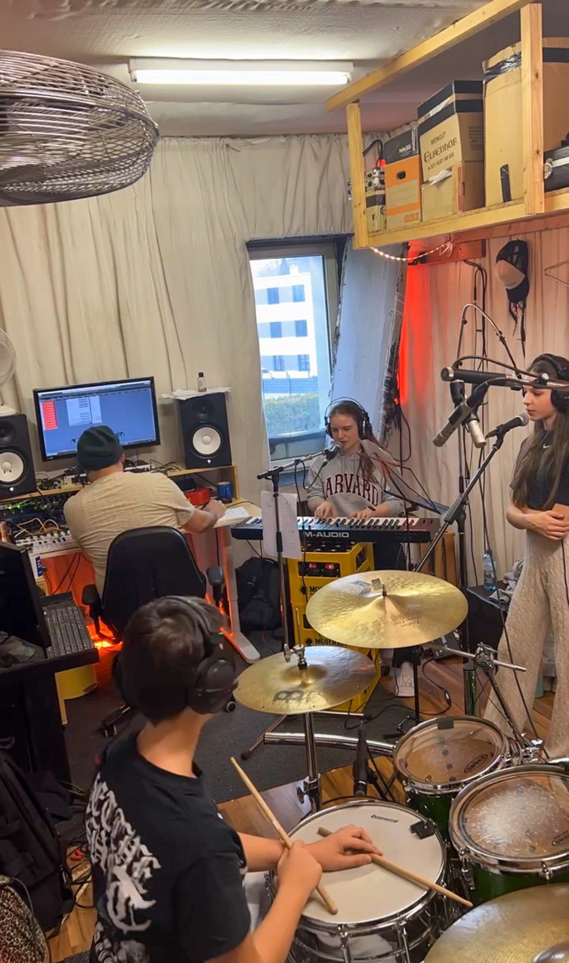 Sanja musiziert für ihr Leben gerne. Darin steckt sie viel Energie und Herzblut.