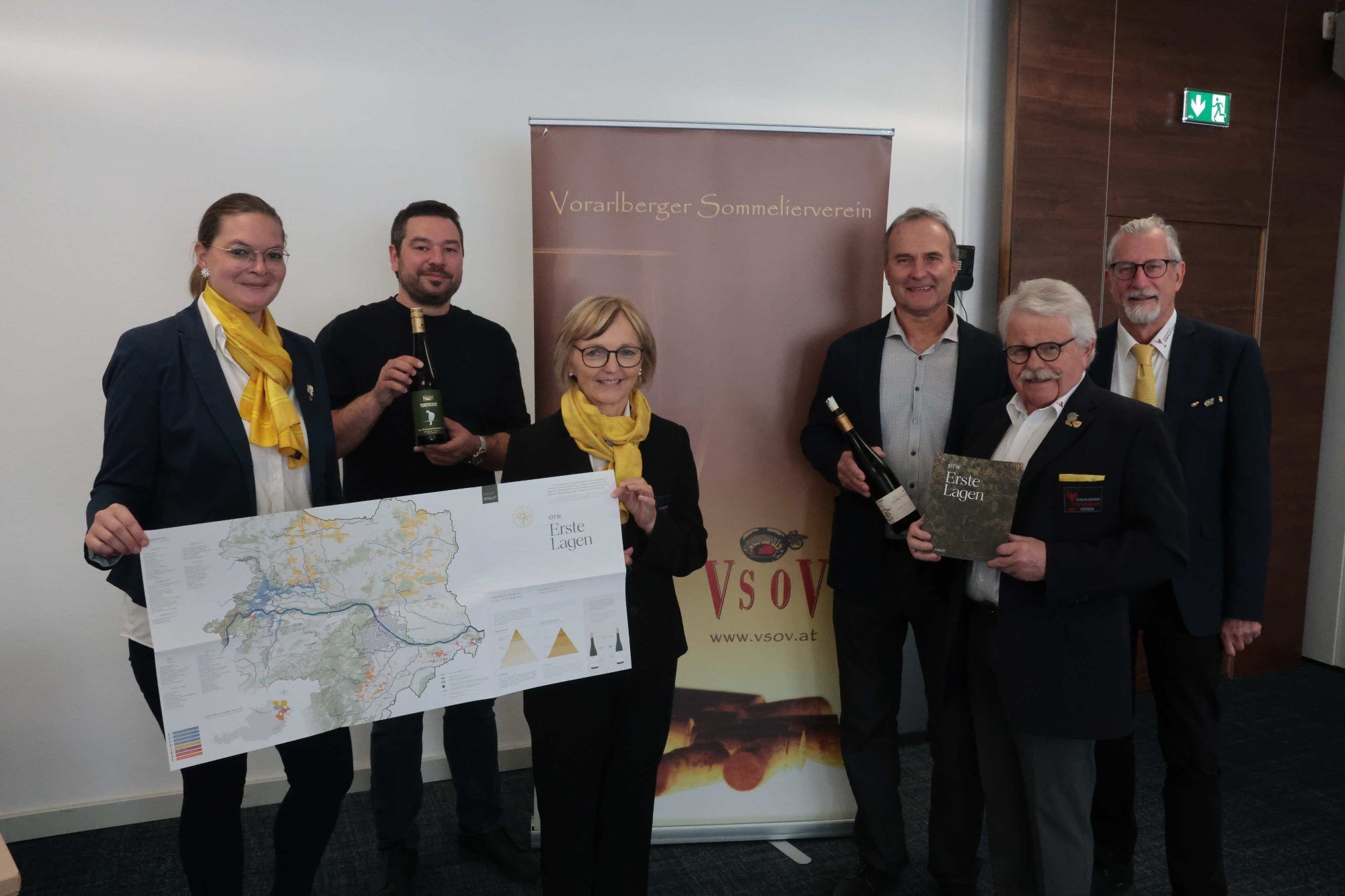 Nadja Newerdal, Winzer Thomas Taubenschuss, Marlene Gugele, Winzer Karl Schuster, VSOV-Ehrenpräsident Willi Hirsch und Präsident Peter Stöger.