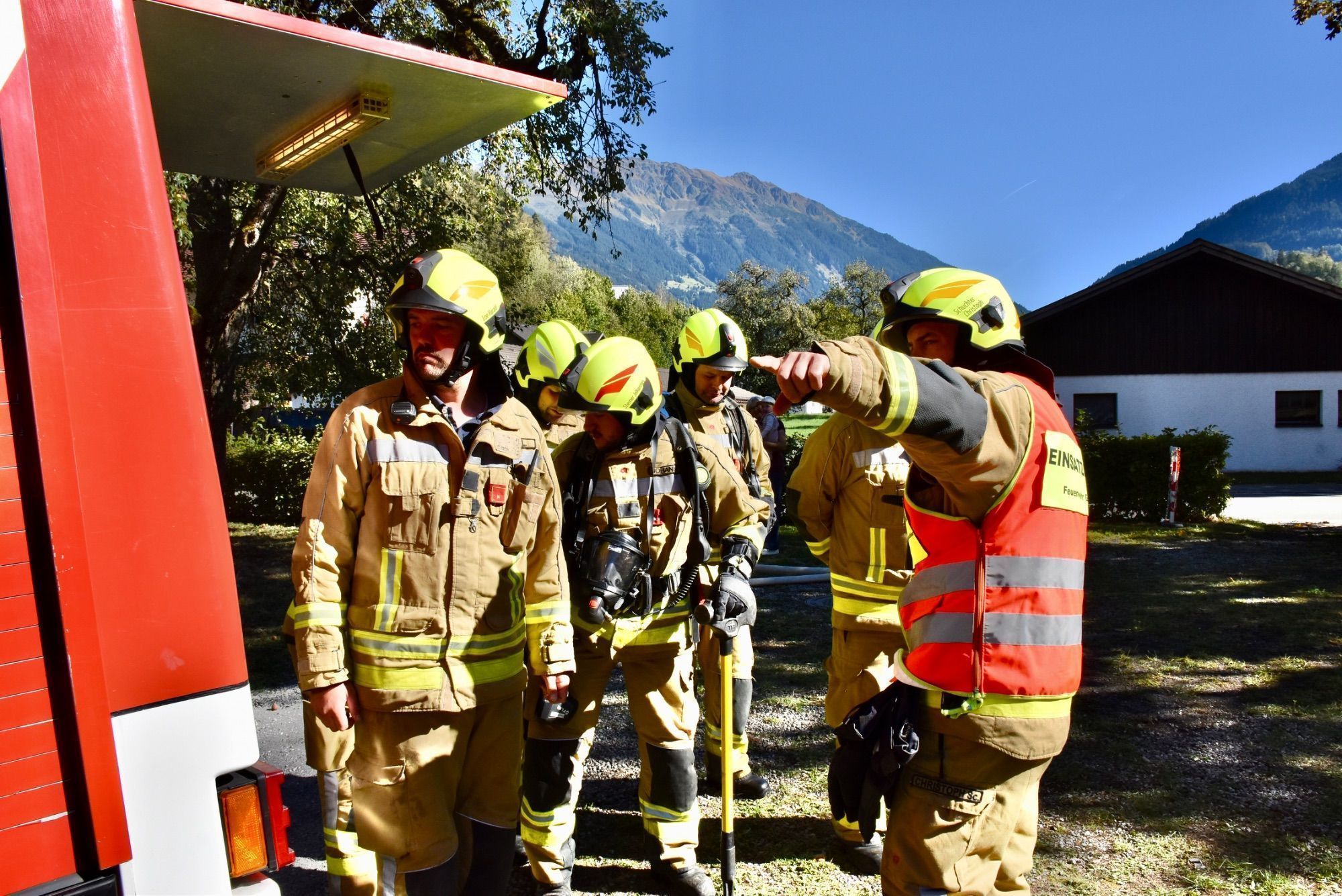 Vorführungen der Feuerwehr, Feuerwehr-Minigolf-Parcours und Blick ins Feuerwehrhaus Gantschier.