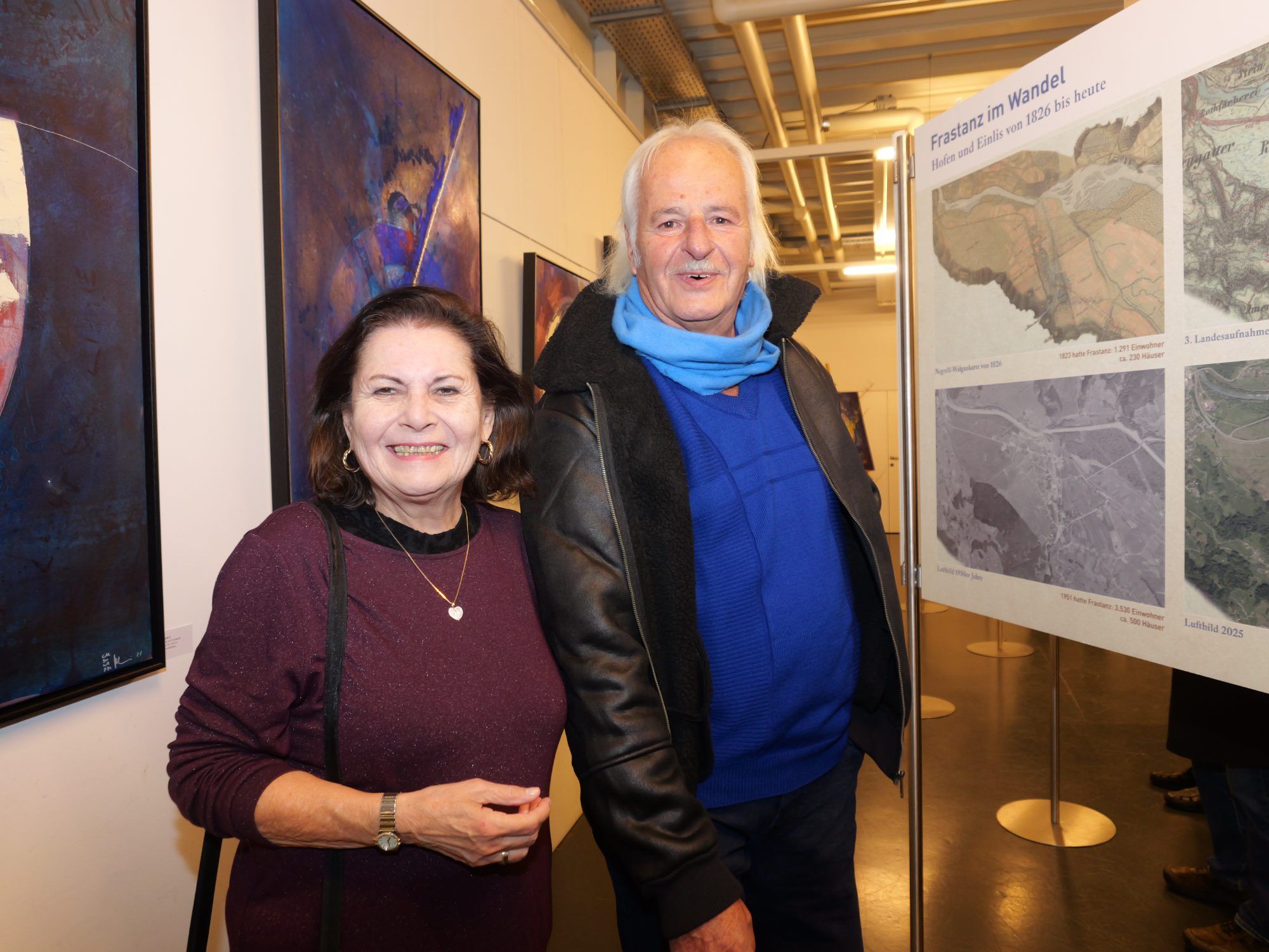 Blickten in die Zeitgeschichte zurück: Marilyn und Walter Oswald in der Ausstellung.