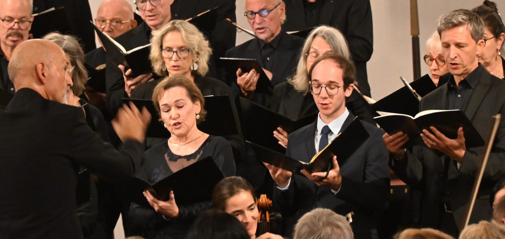 vorne: Domkapellmeister Benjamin Lack, Birgit Plankl, Clemens Breuss, Stefan Rüf