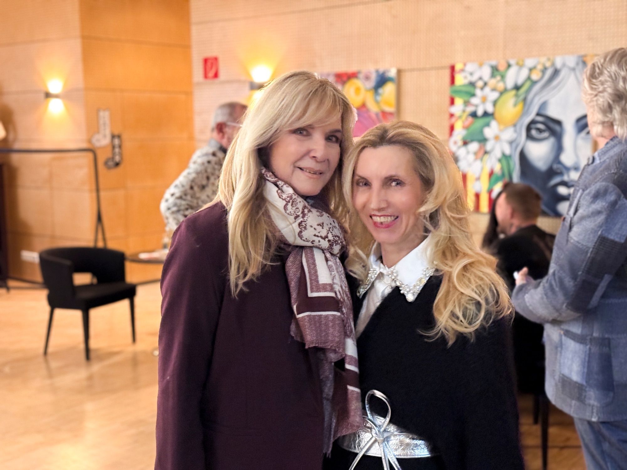 Karolina Bilgeri und Medizinerin Barbara Niederer waren bestens gelaunt