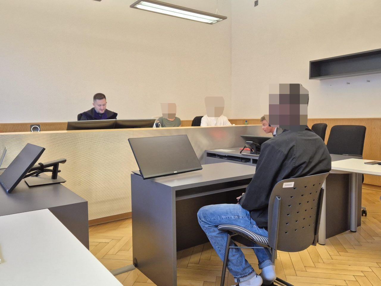 Zellengenossen im Gefängnis brutal attackiert